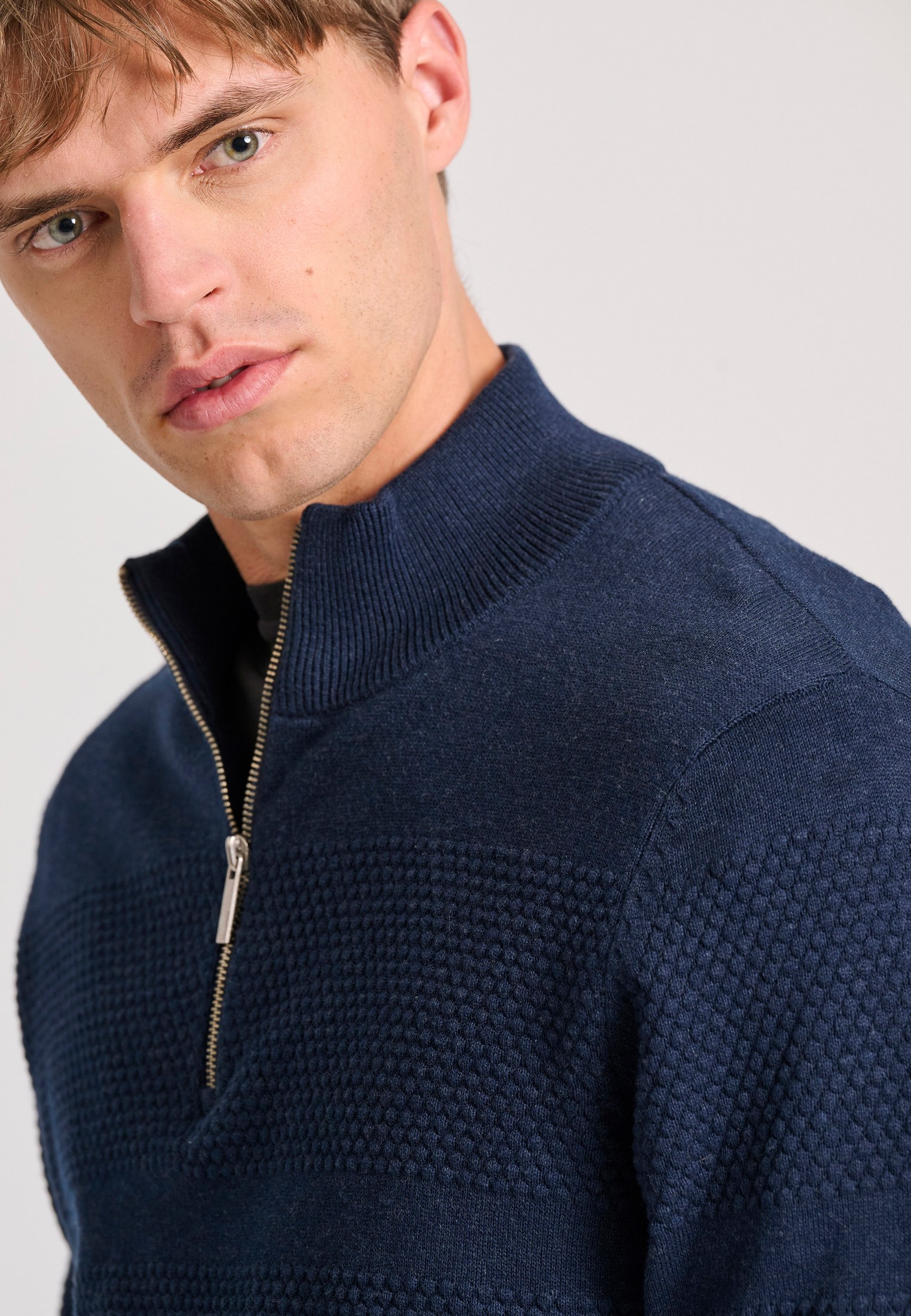 Half-zip πλεκτή μπλούζα με waffle weaving pattern φωτογραφία