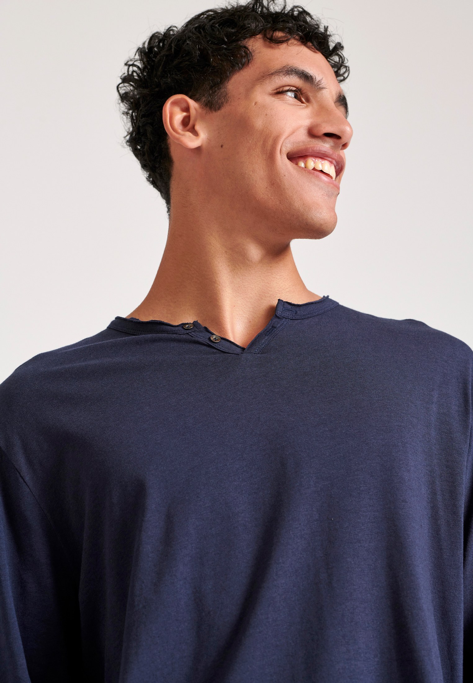 Relaxed fit t-shirt με λαιμό henley FBM010-014-07_NAVY| funky-buddha.com