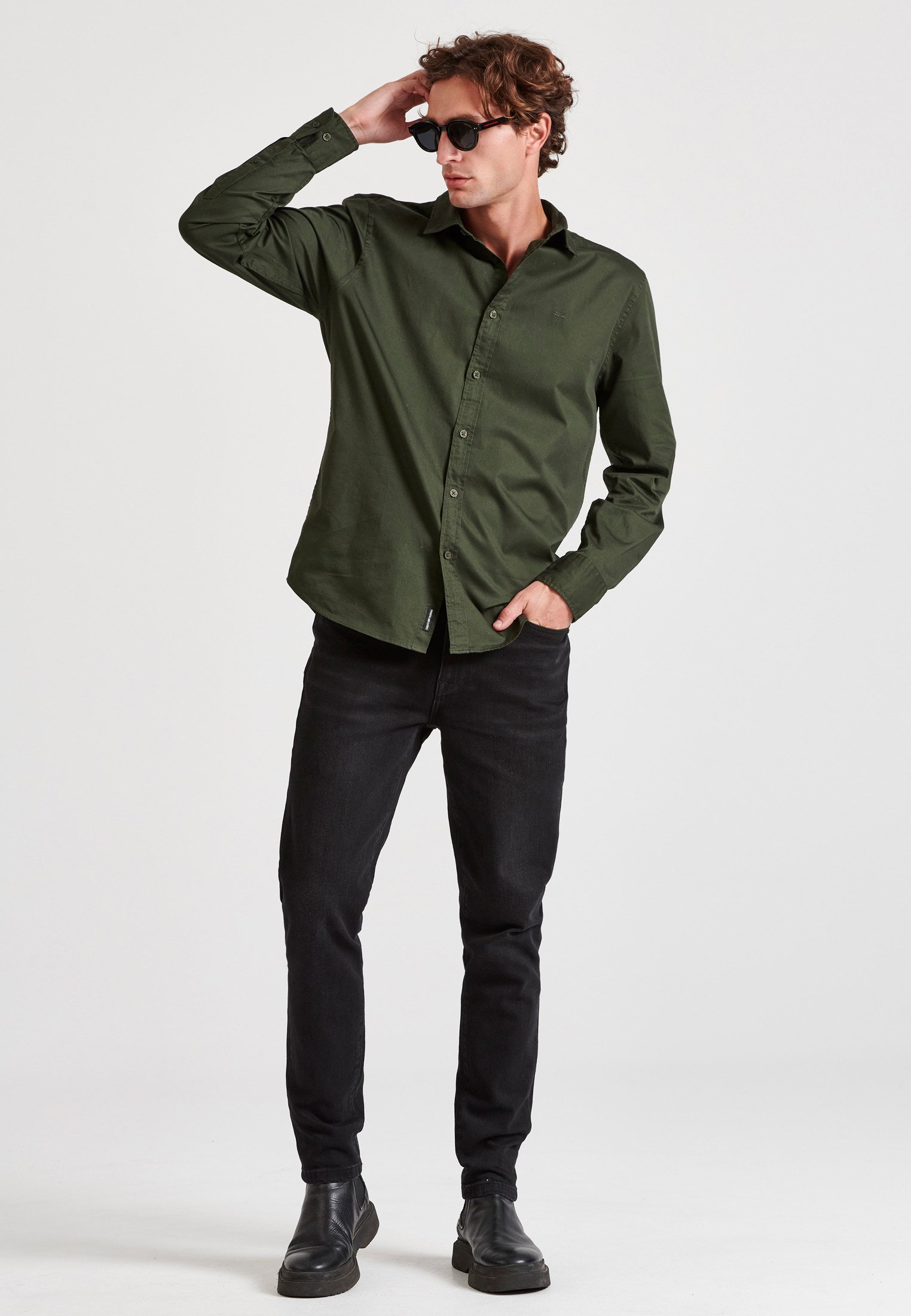 Ανδρικό garment dyed twill πουκάμισο φωτογραφία