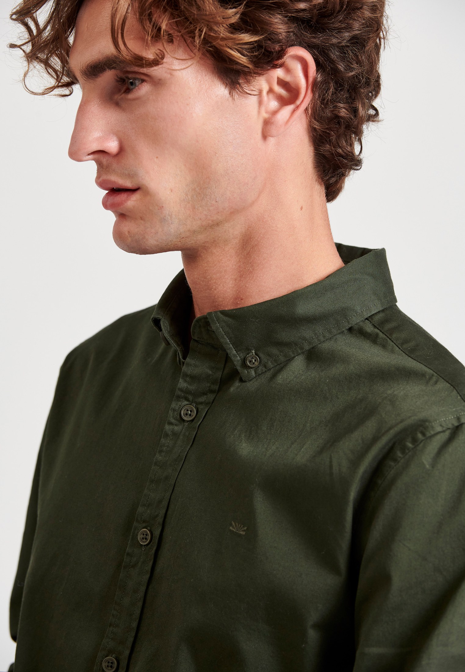 Ανδρικό garment dyed twill πουκάμισο φωτογραφία