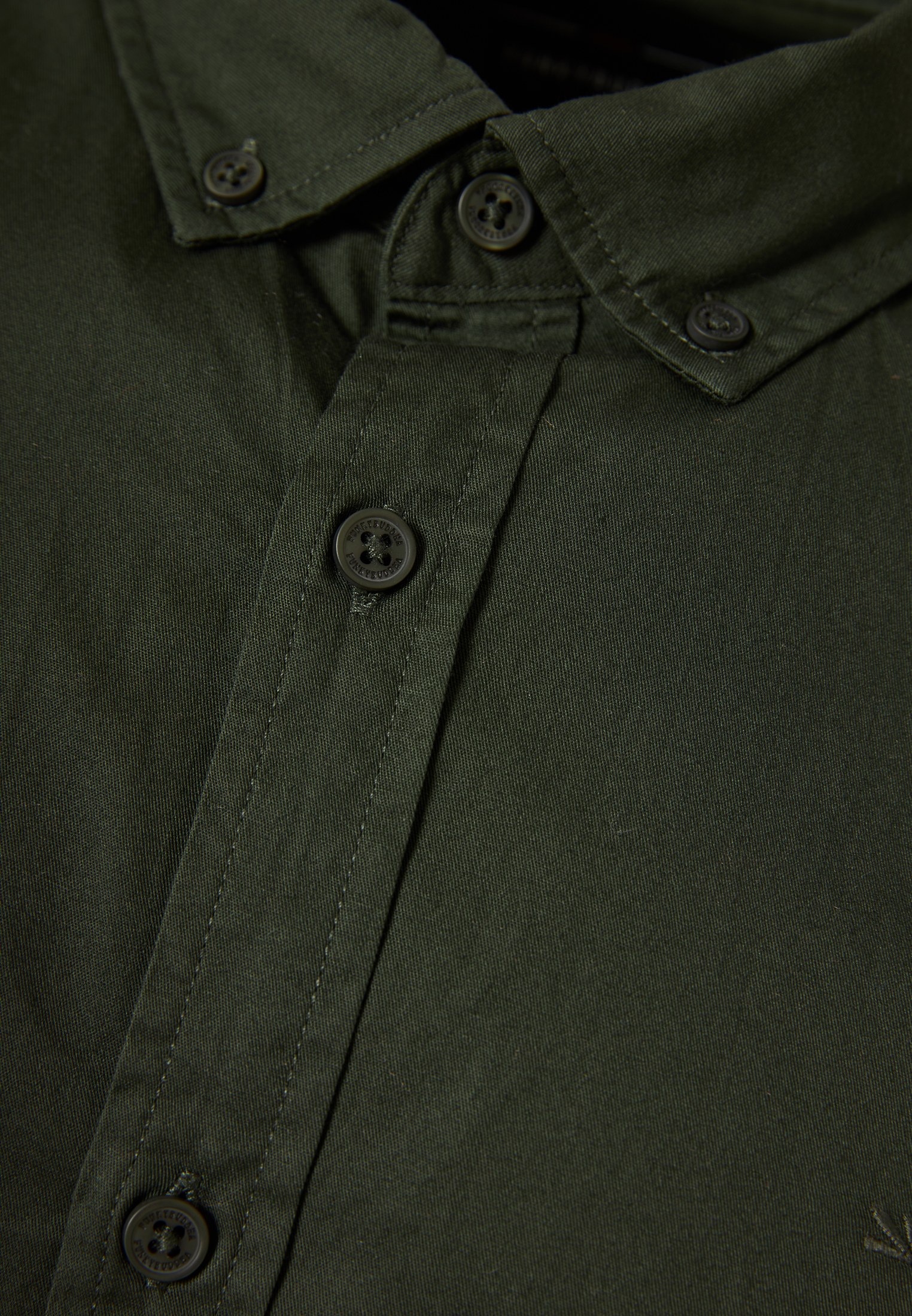 Ανδρικό garment dyed twill πουκάμισο φωτογραφία