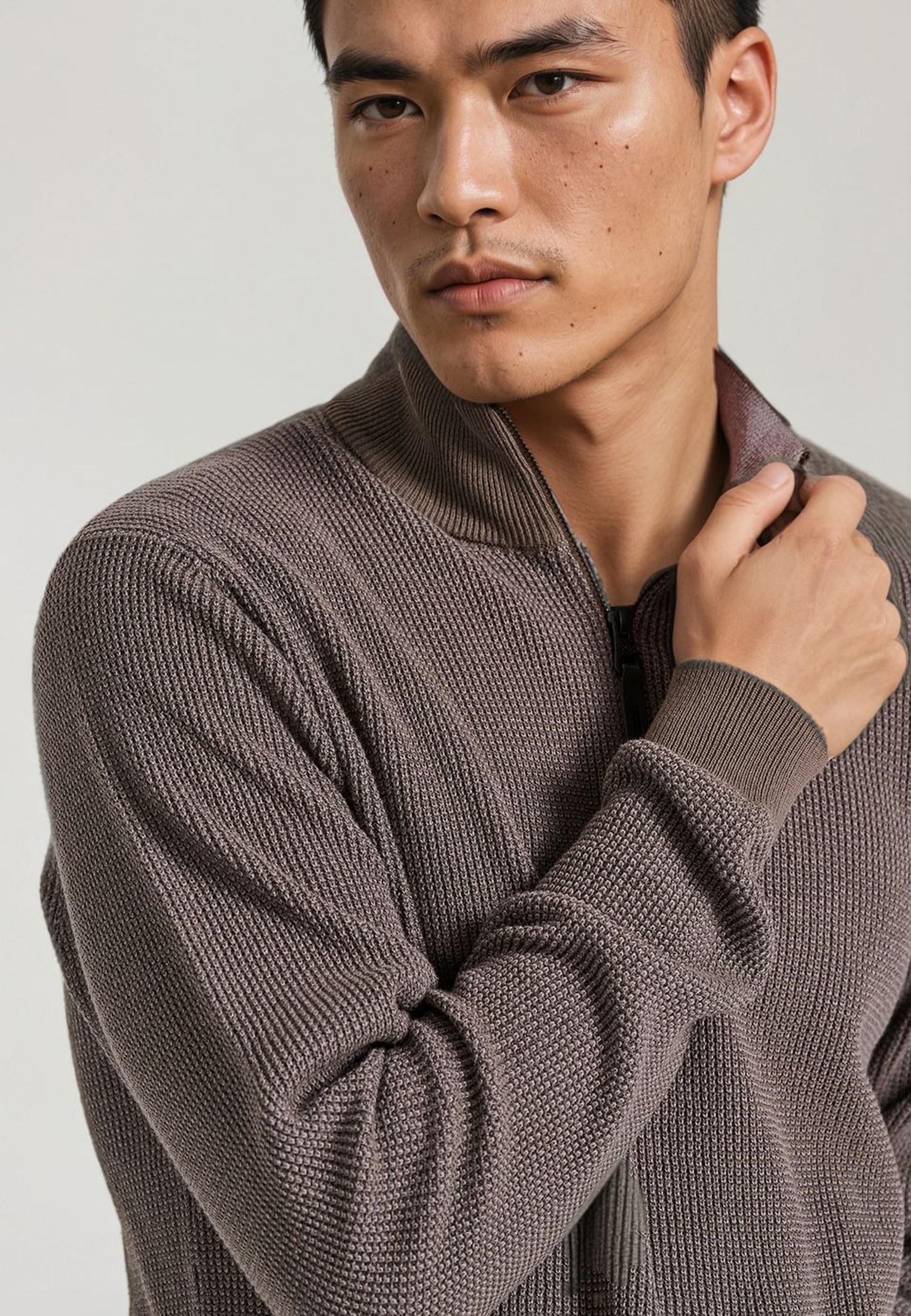 Half-zip πουλόβερ με ψηλή λαιμόκοψη φωτογραφία