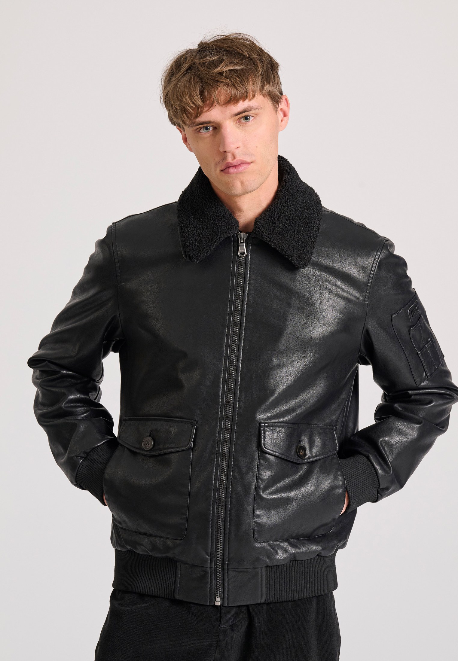Bomber jacket από οικολογικό δέρμα (PU) φωτογραφία