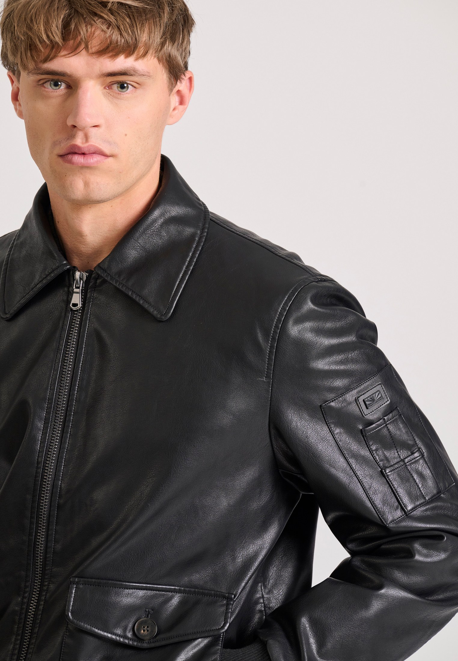 Bomber jacket από οικολογικό δέρμα (PU) φωτογραφία