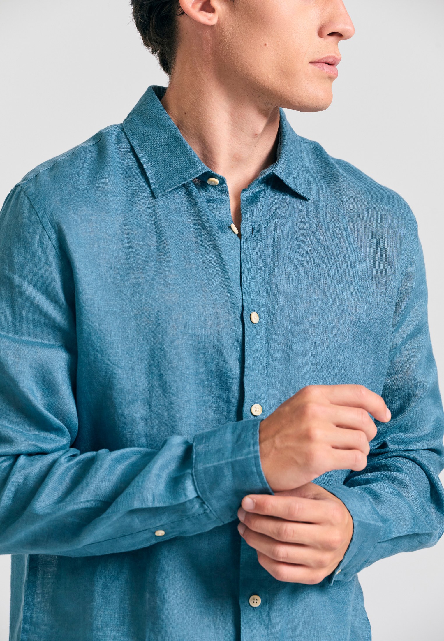 Garment dyed λινό πουκάμισο - The essentials φωτογραφία