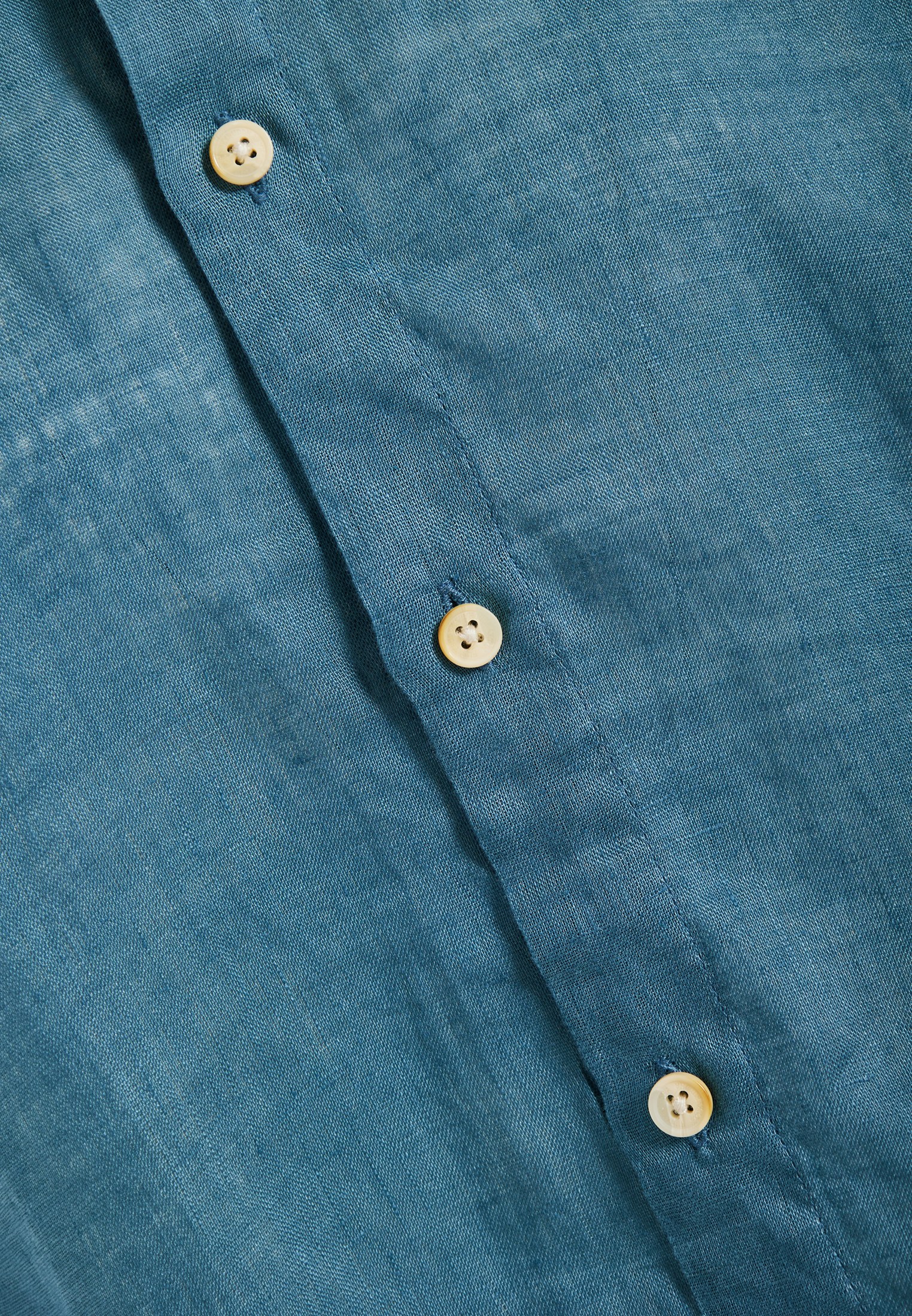 Garment dyed λινό πουκάμισο - The essentials φωτογραφία