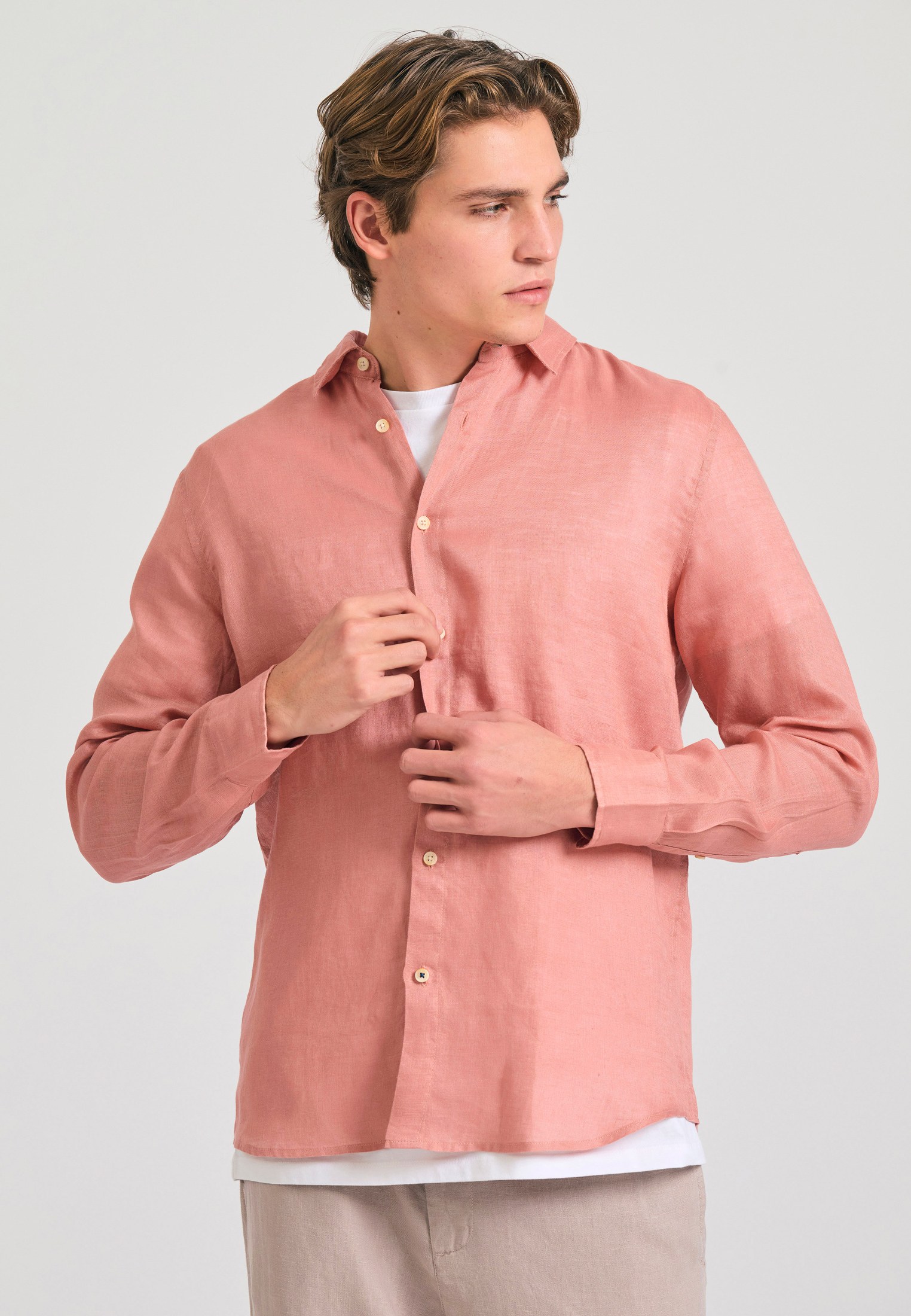 Garment dyed λινό πουκάμισο - The essentials φωτογραφία