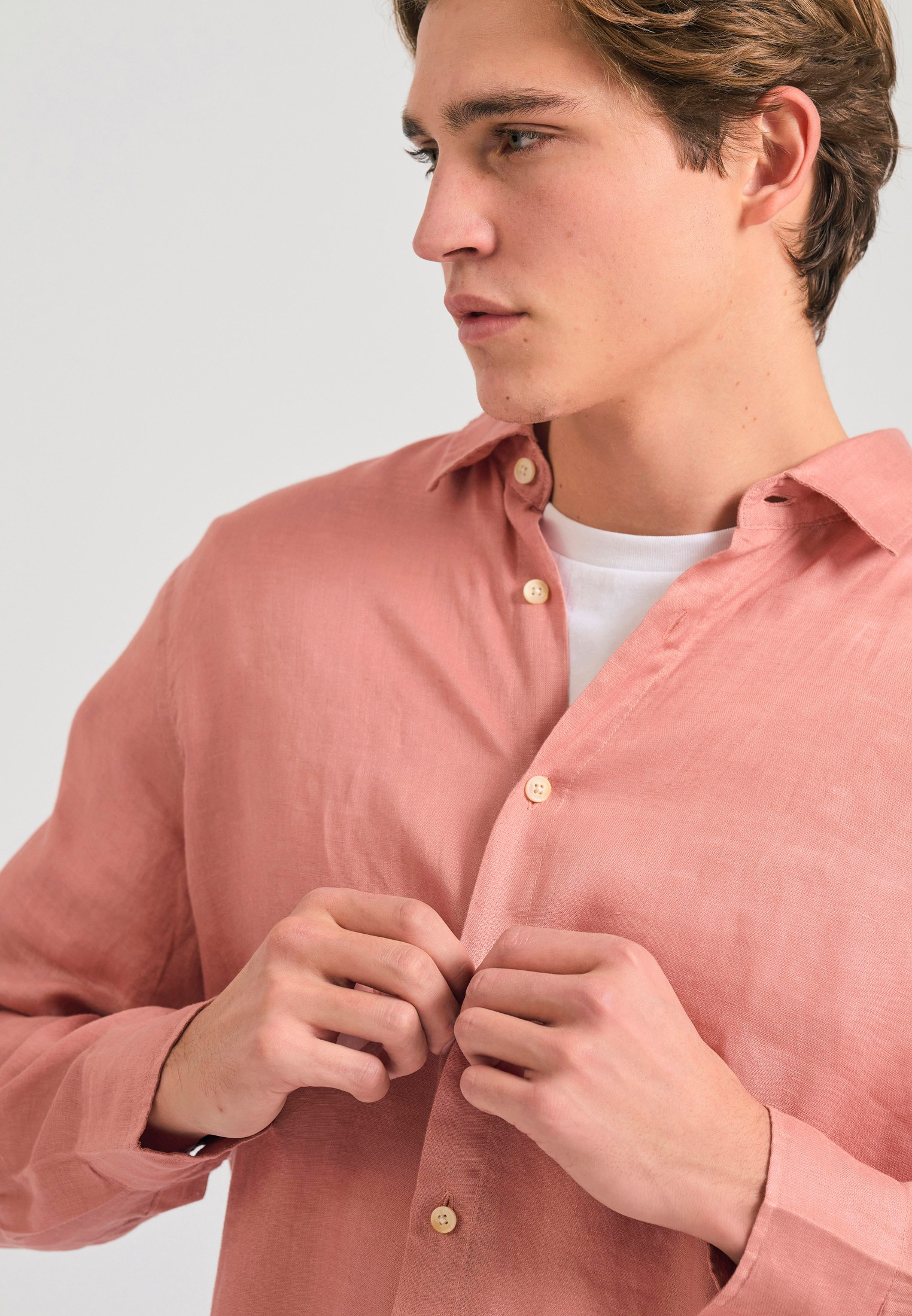 Garment dyed λινό πουκάμισο - The essentials φωτογραφία