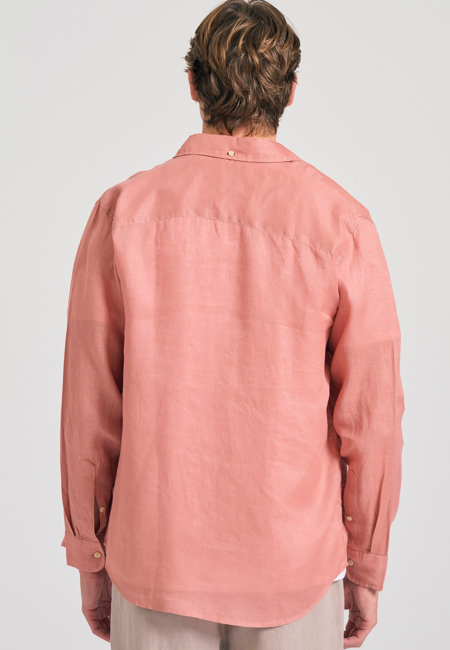 Garment dyed λινό πουκάμισο - The essentials φωτογραφία