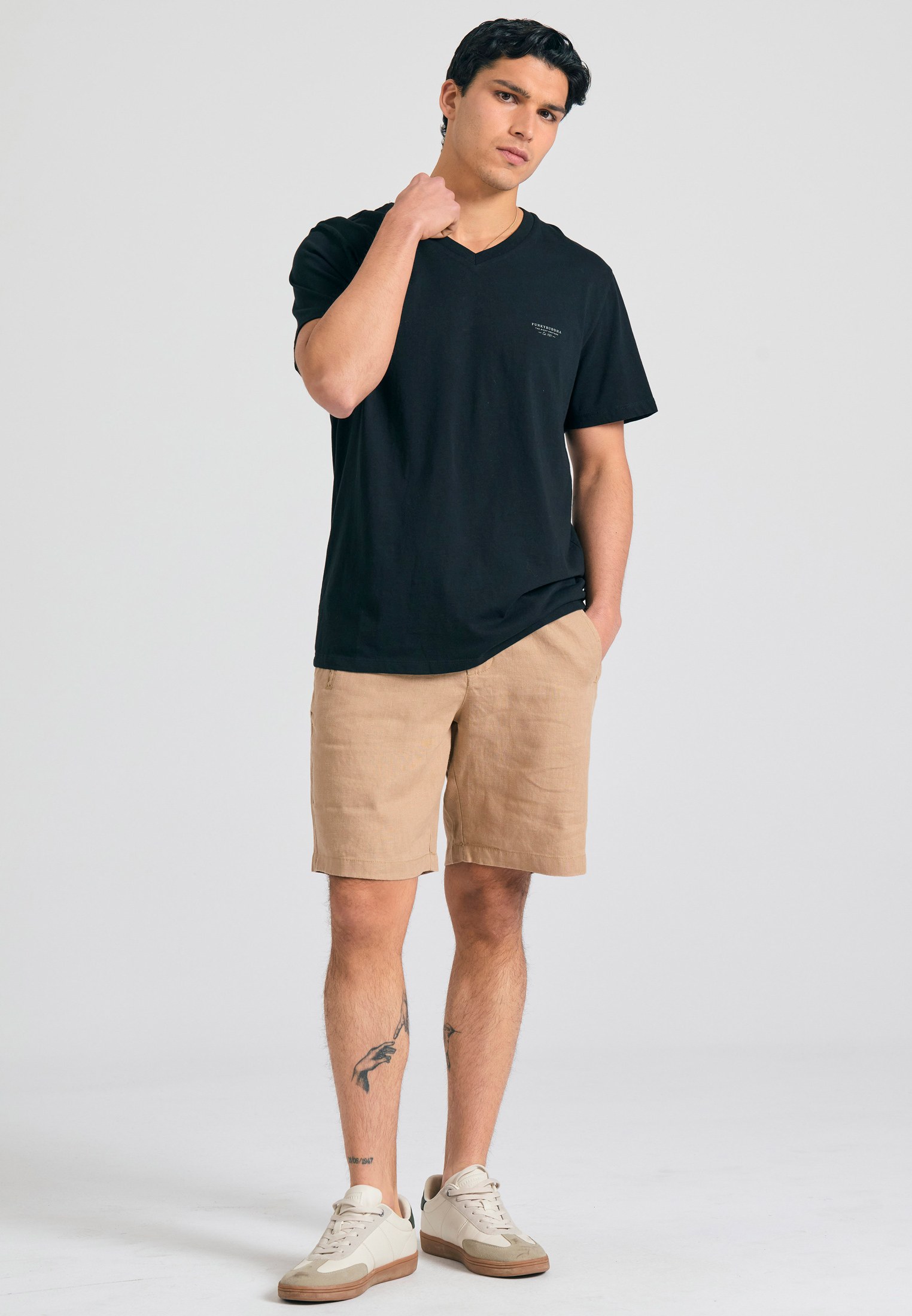 V-neck t-shirt με logo στο στήθος