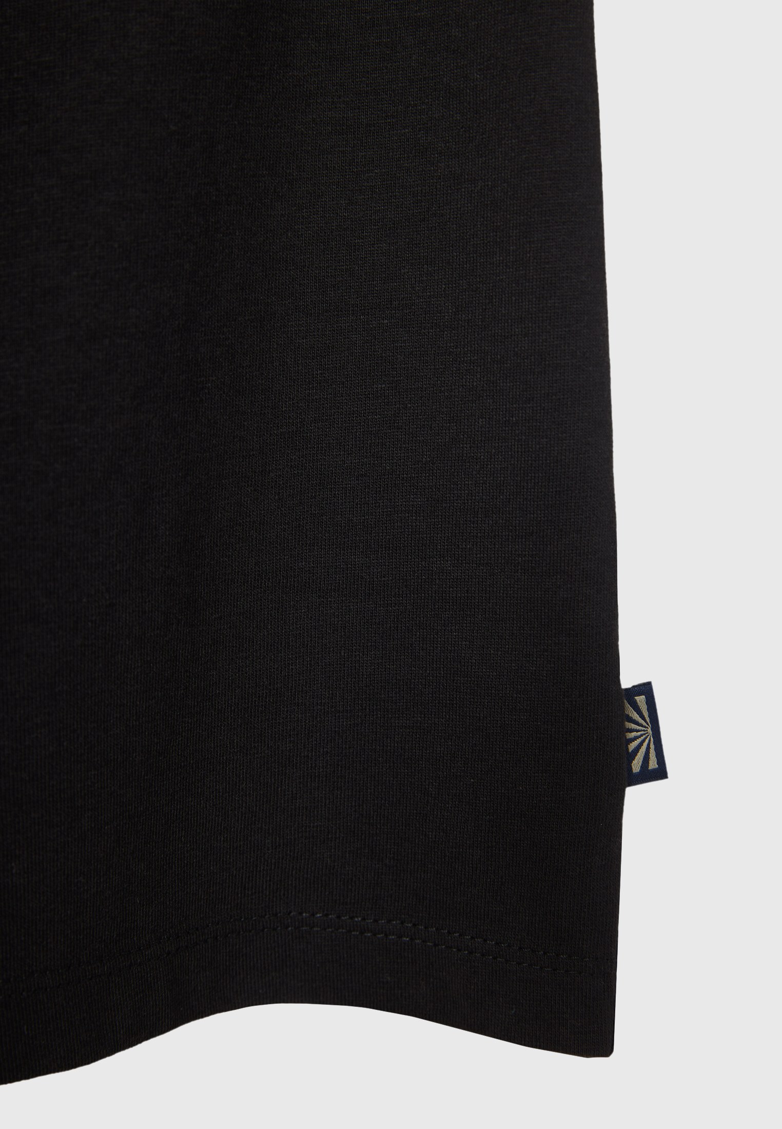 V-neck t-shirt με logo στο στήθος