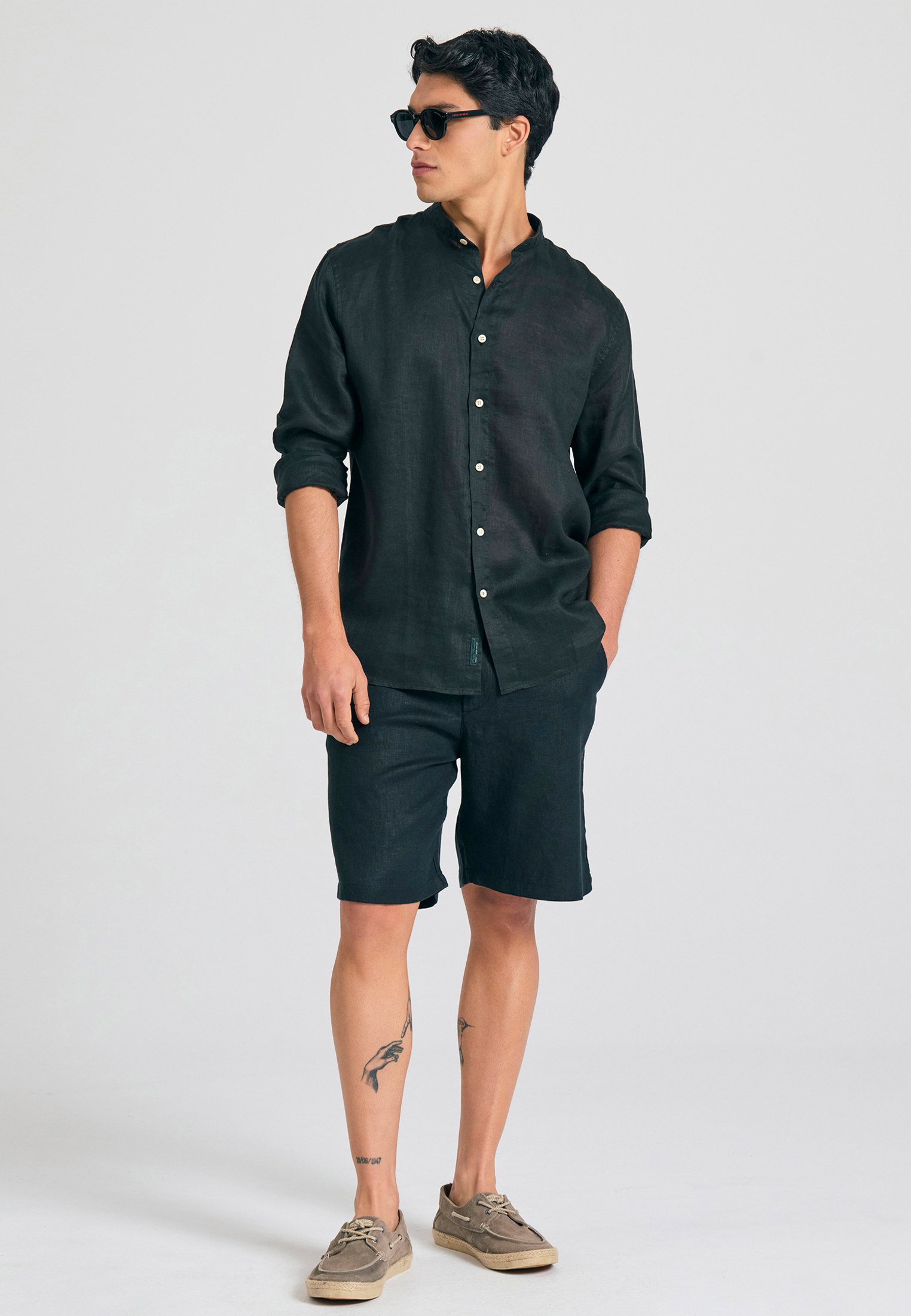 Garment dyed λινό πουκάμισο με λαιμό mao φωτογραφία