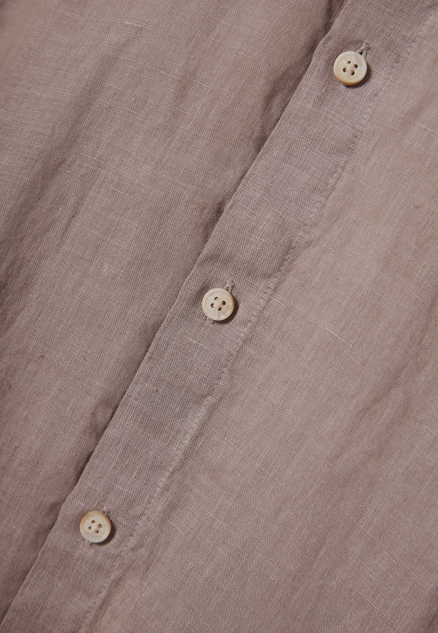 Garment dyed λινό πουκάμισο με λαιμό mao φωτογραφία