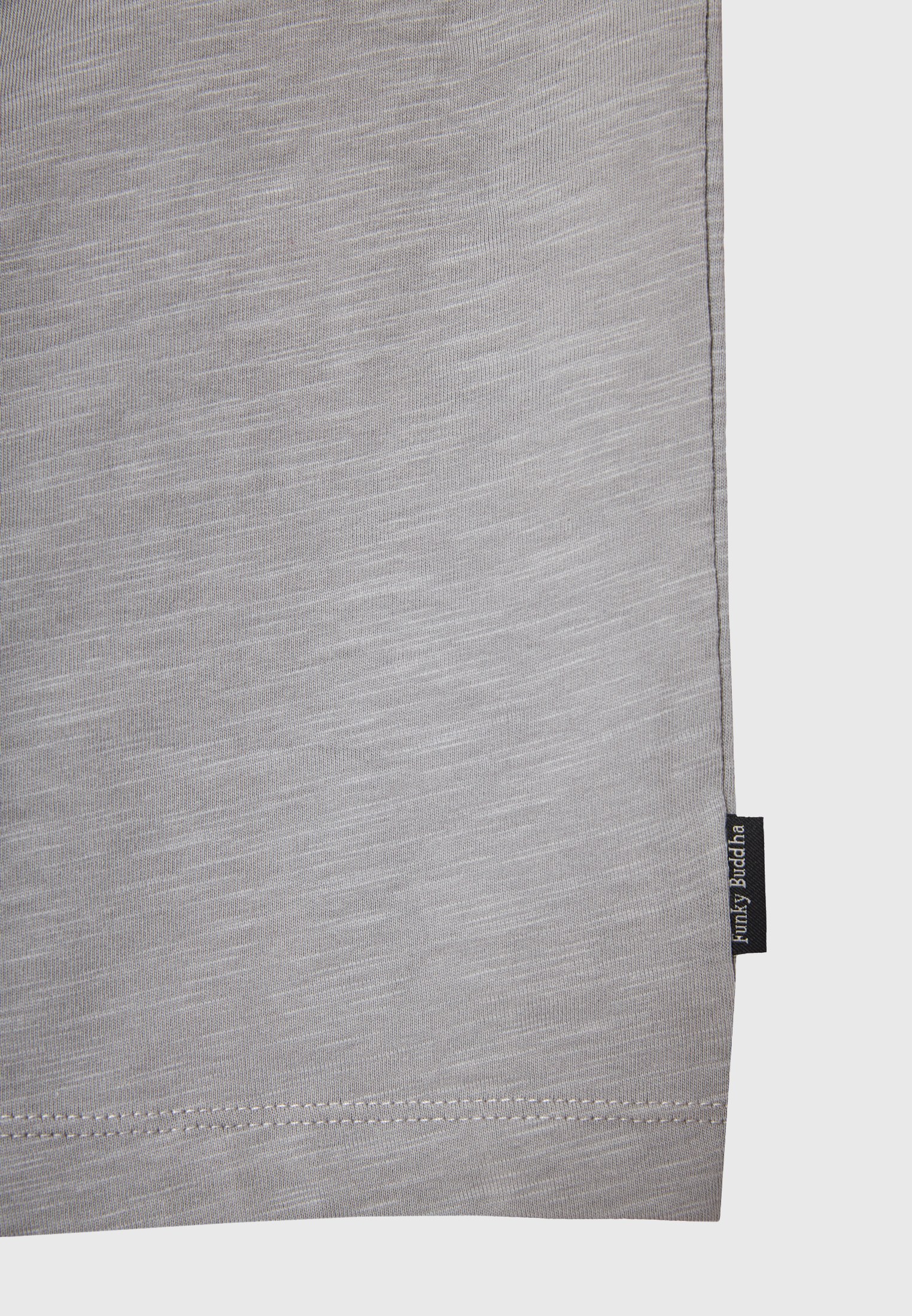 T-shirt με λαιμό henley και raw cuts - The essentials