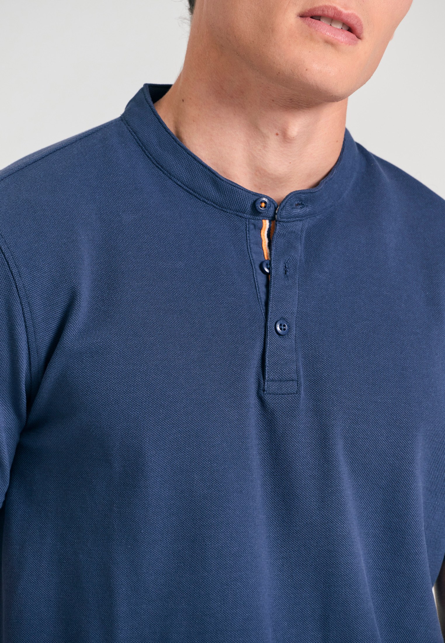 Πλεκτή polo μπλούζα σε μελανζέ πλέξη