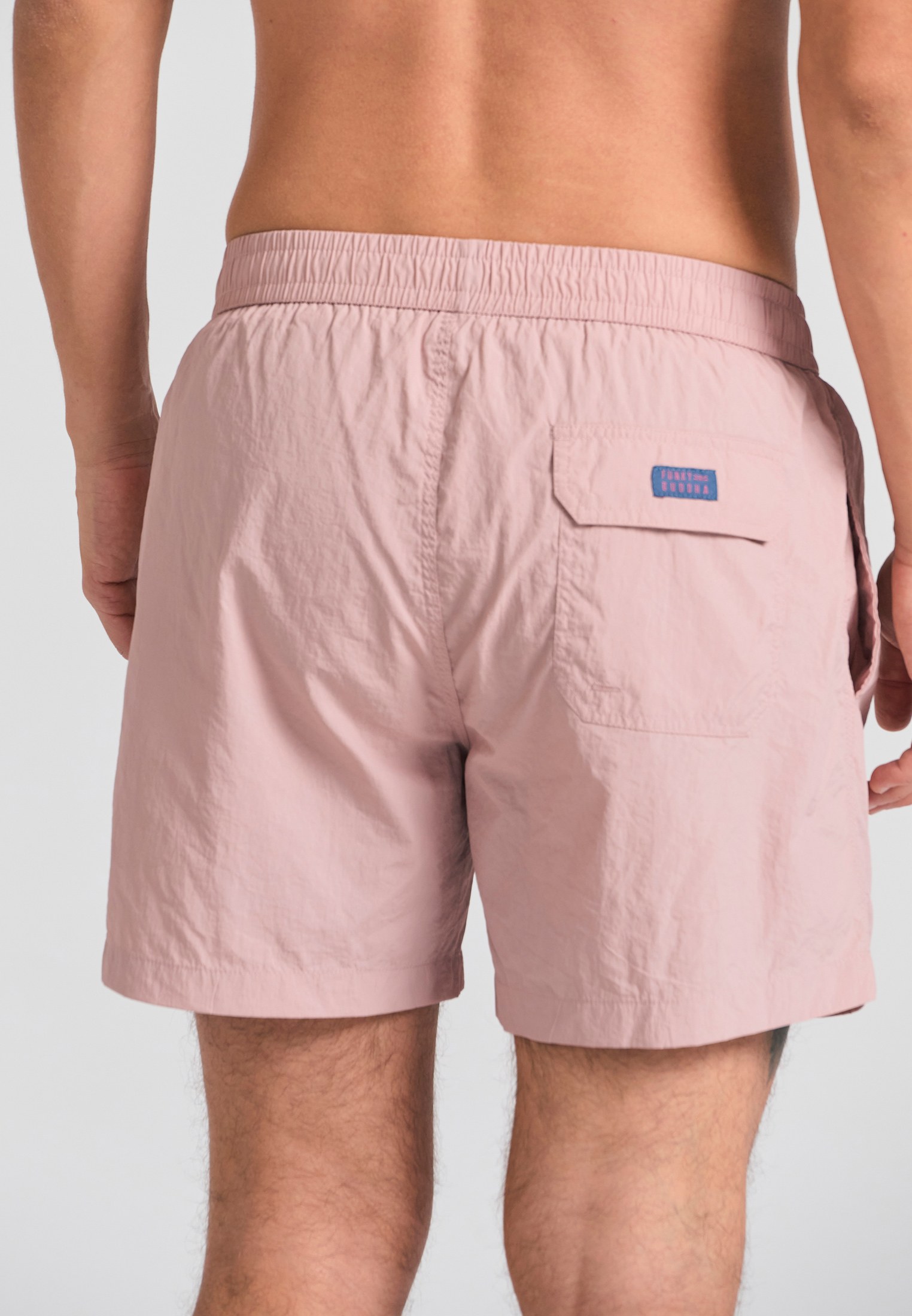 Ανδρικό μονόχρωμο μαγιό με διακοσμητικό τσεπάκι