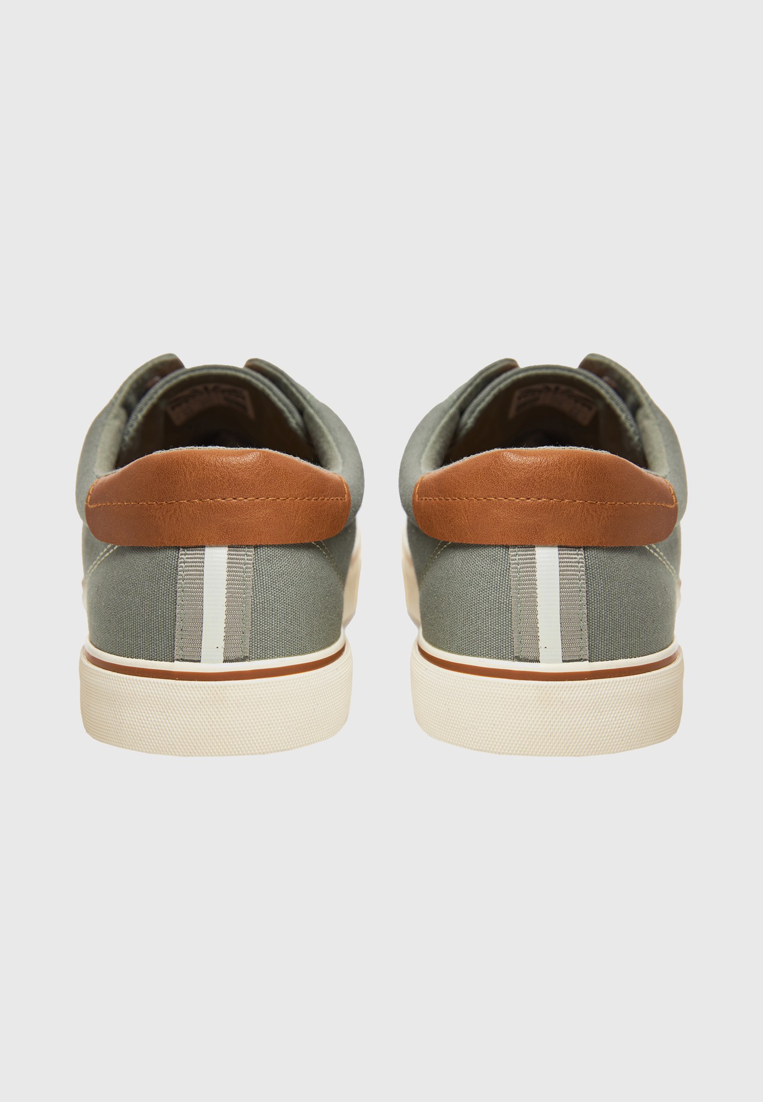 Ανδρικά sneakers φωτογραφία