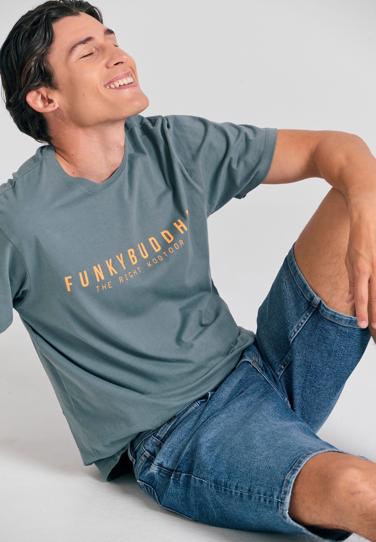 Ανδρική τζιν βερμούδα με ελαφρύ ξεθώριασμα