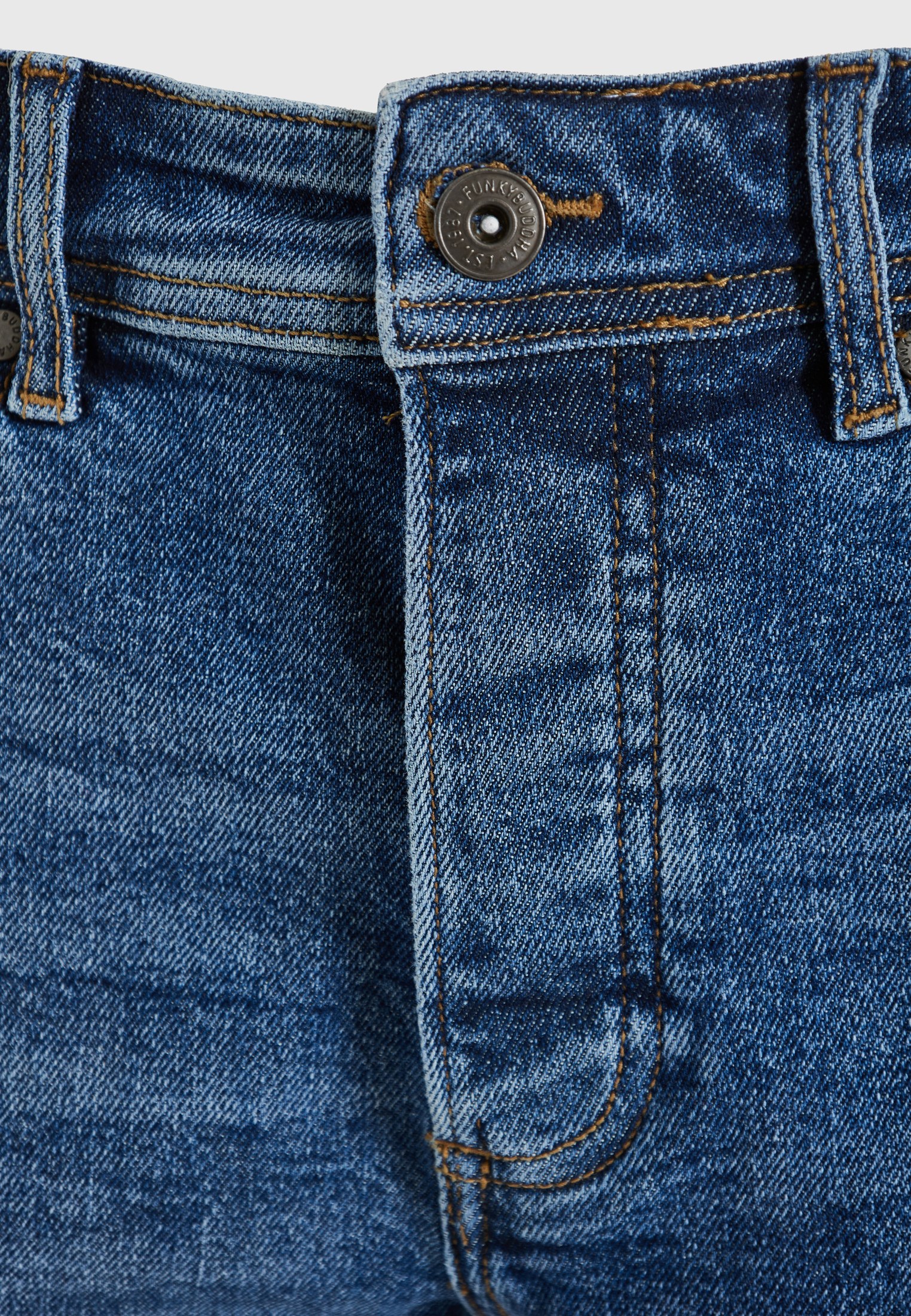 Ανδρική τζιν βερμούδα με ελαφρύ ξεθώριασμα