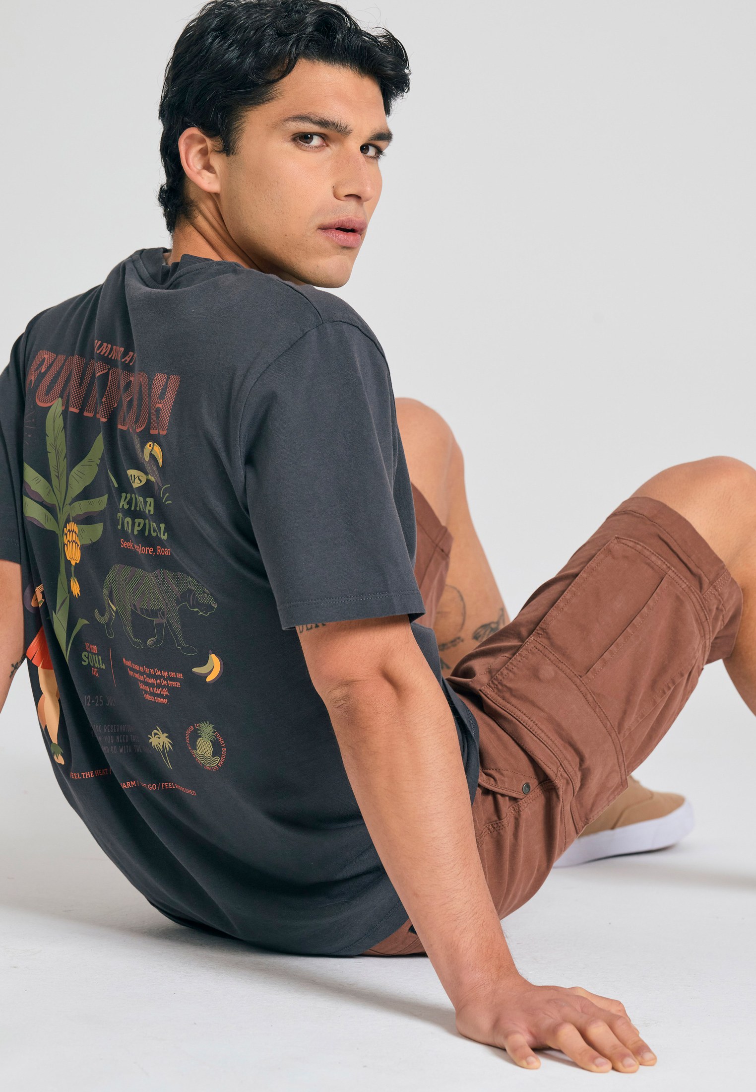 Relaxed t-shirt με tropical τύπωμα στην πλάτη