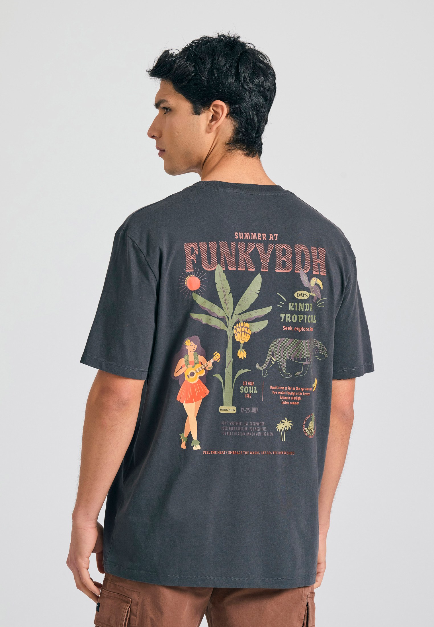 Relaxed t-shirt με tropical τύπωμα στην πλάτη