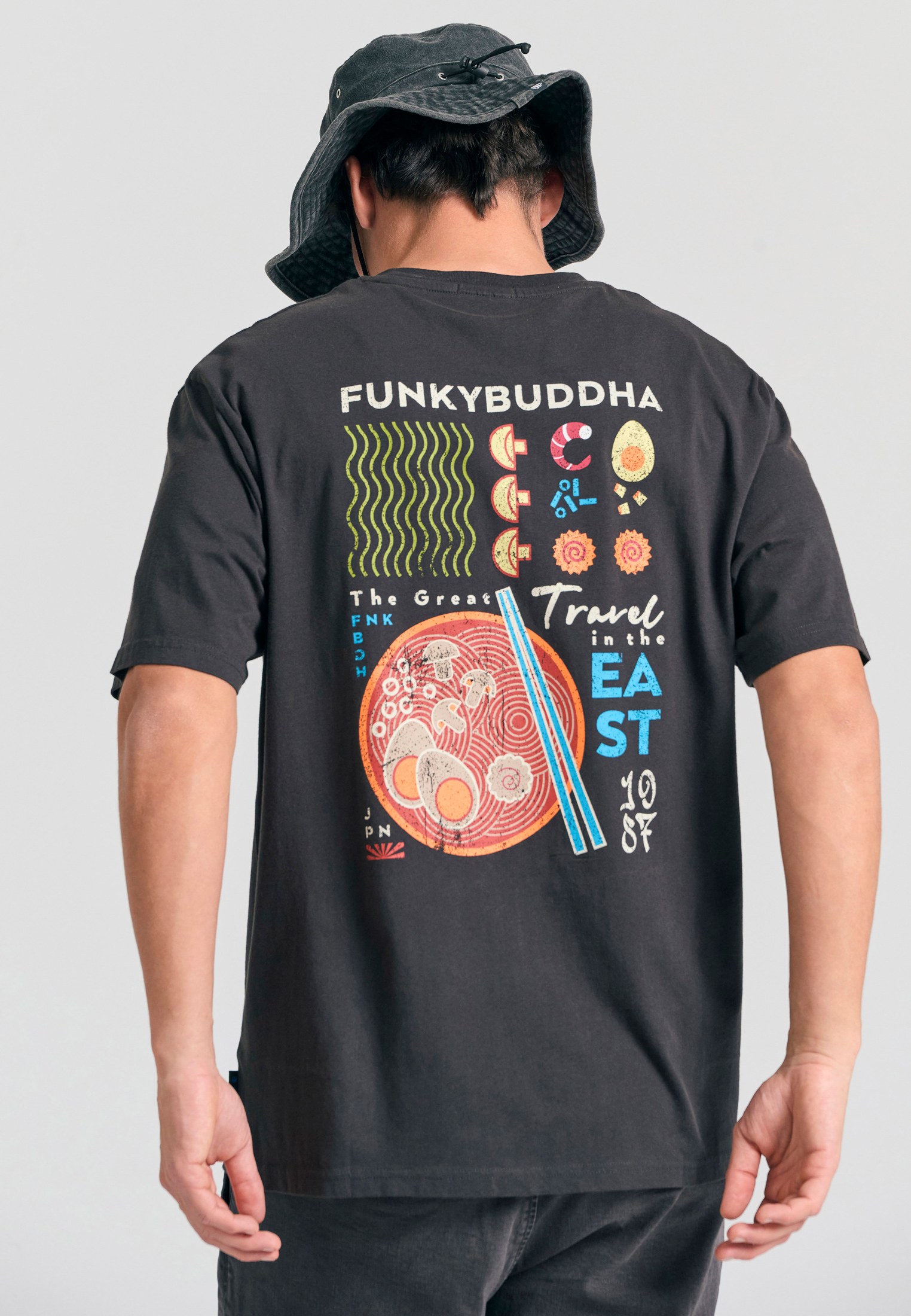 Relaxed fit με graphic τύπωμα στην πλάτη