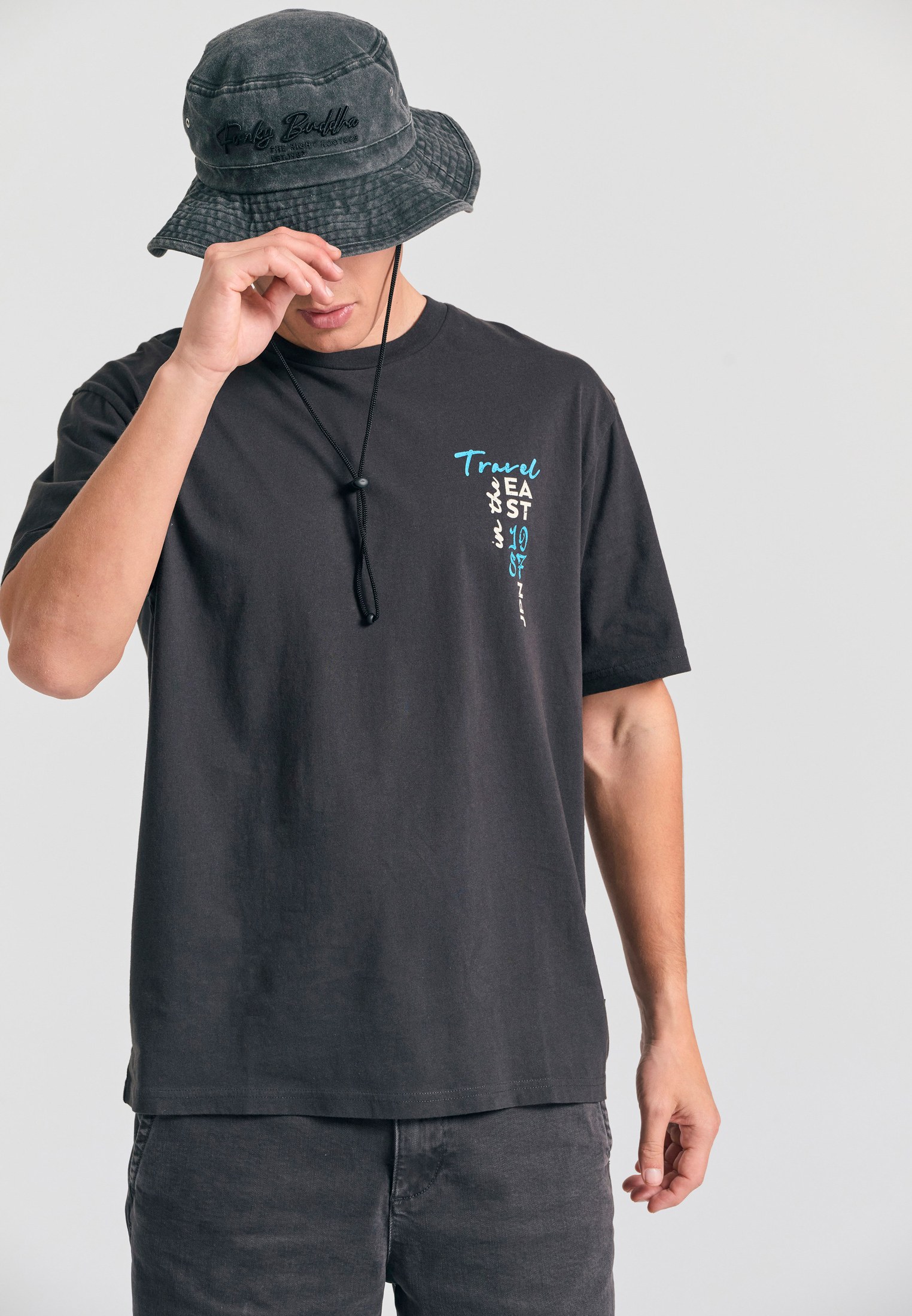 Relaxed fit με graphic τύπωμα στην πλάτη