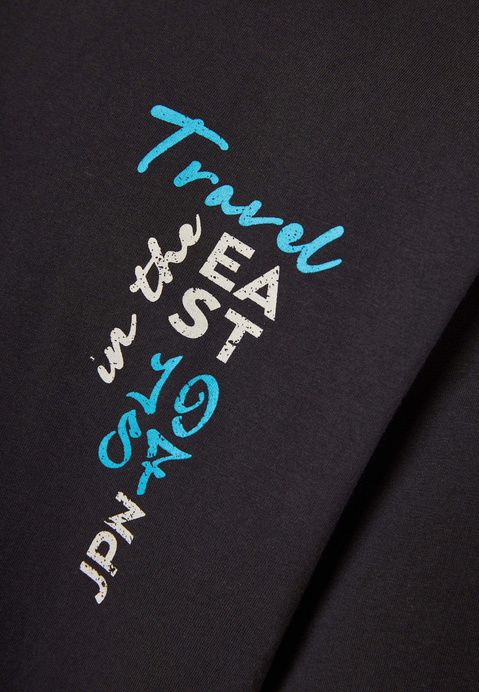 Relaxed fit με graphic τύπωμα στην πλάτη