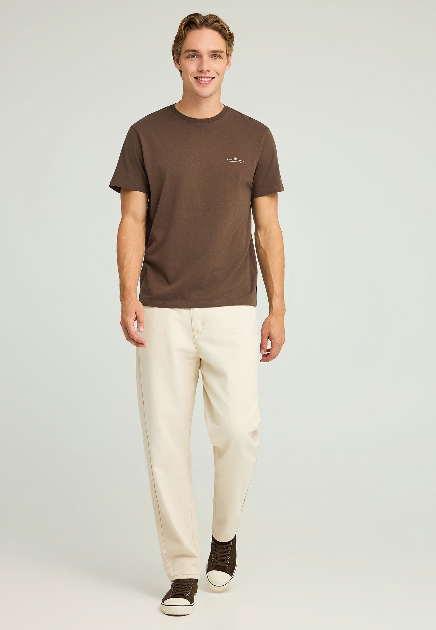 T-shirt με στρογγυλή λαιμόκοψη - The essentials