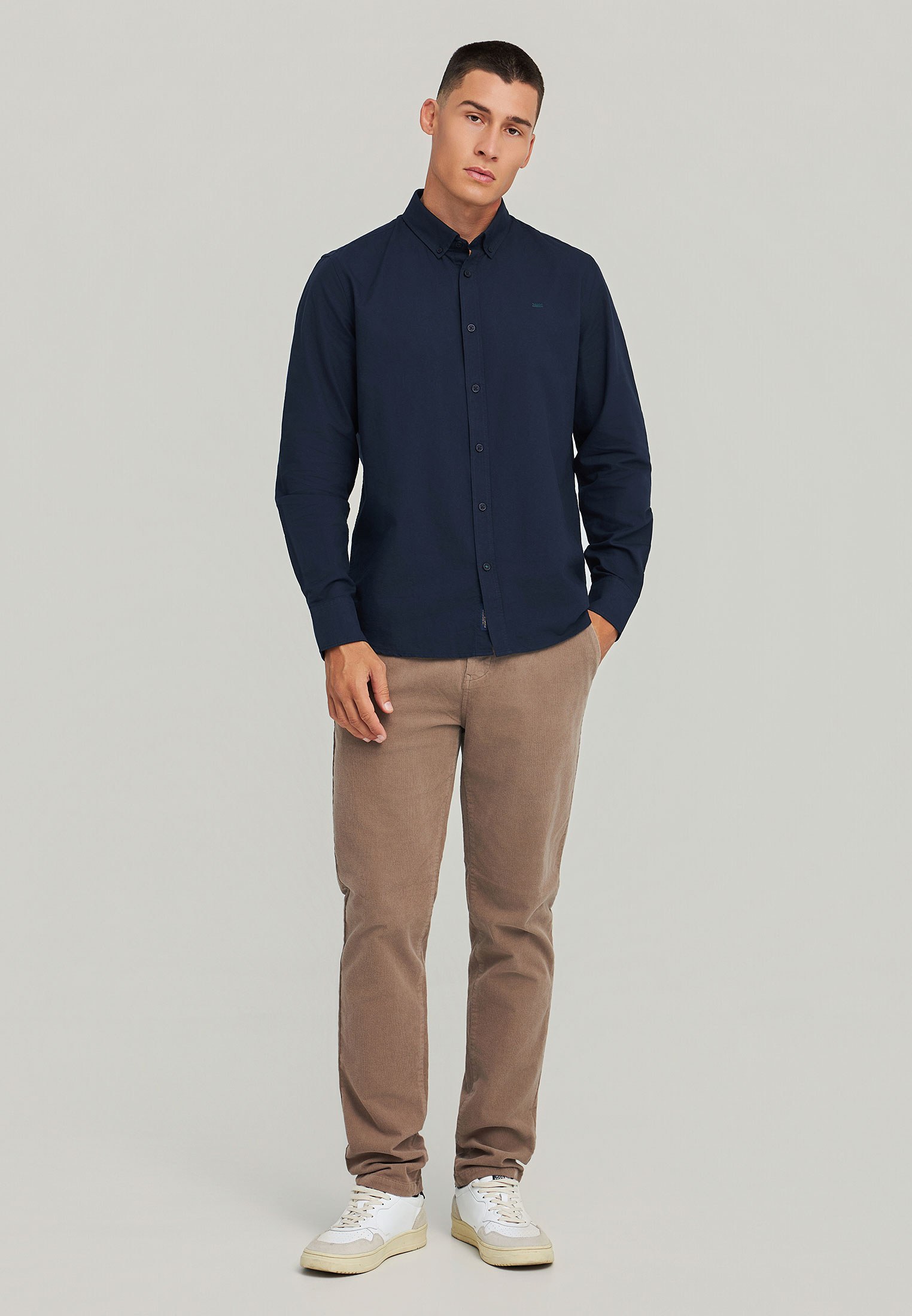 Ανδρικό oxford βαμβακερό πουκάμισο με κεντημένο logo - The essentials