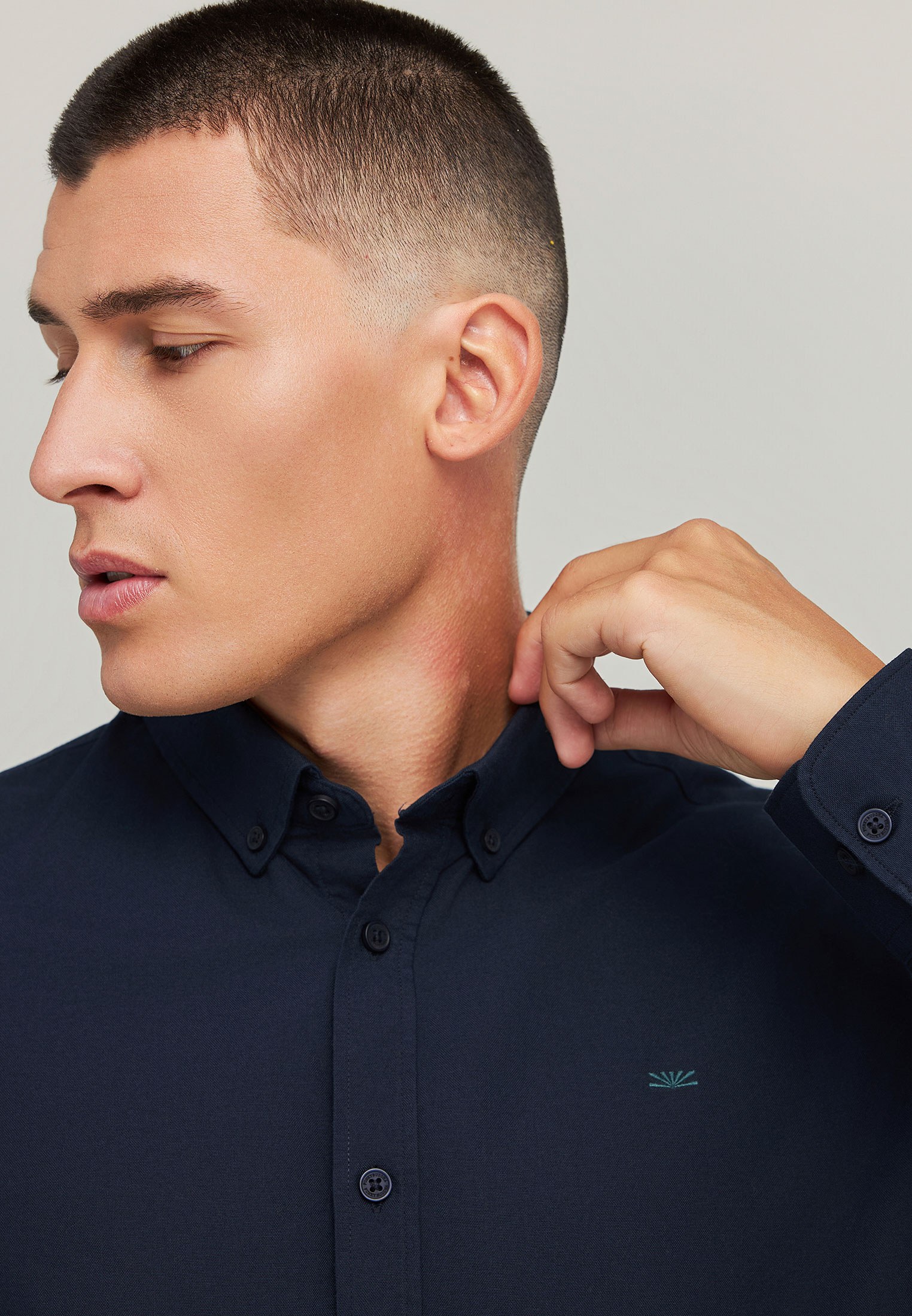 Ανδρικό oxford βαμβακερό πουκάμισο με κεντημένο logo - The essentials