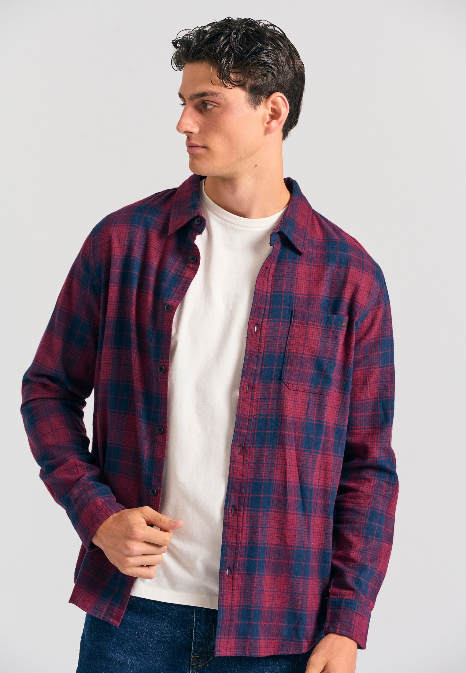 Ανδρικό καρό πουκάμισο με τσέπη στο στήθος φωτογραφία