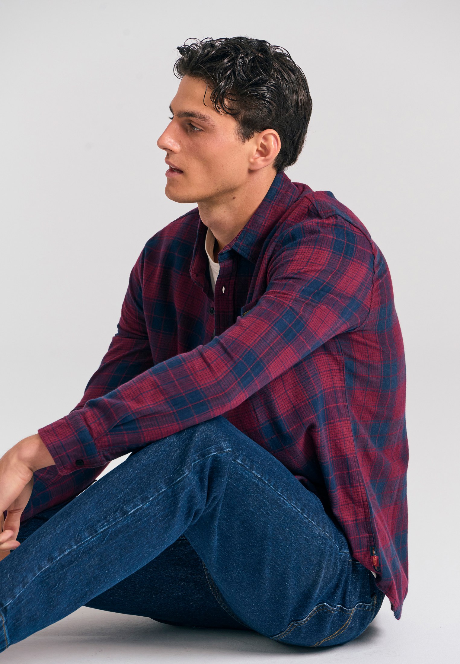 Ανδρικό καρό πουκάμισο με τσέπη στο στήθος φωτογραφία