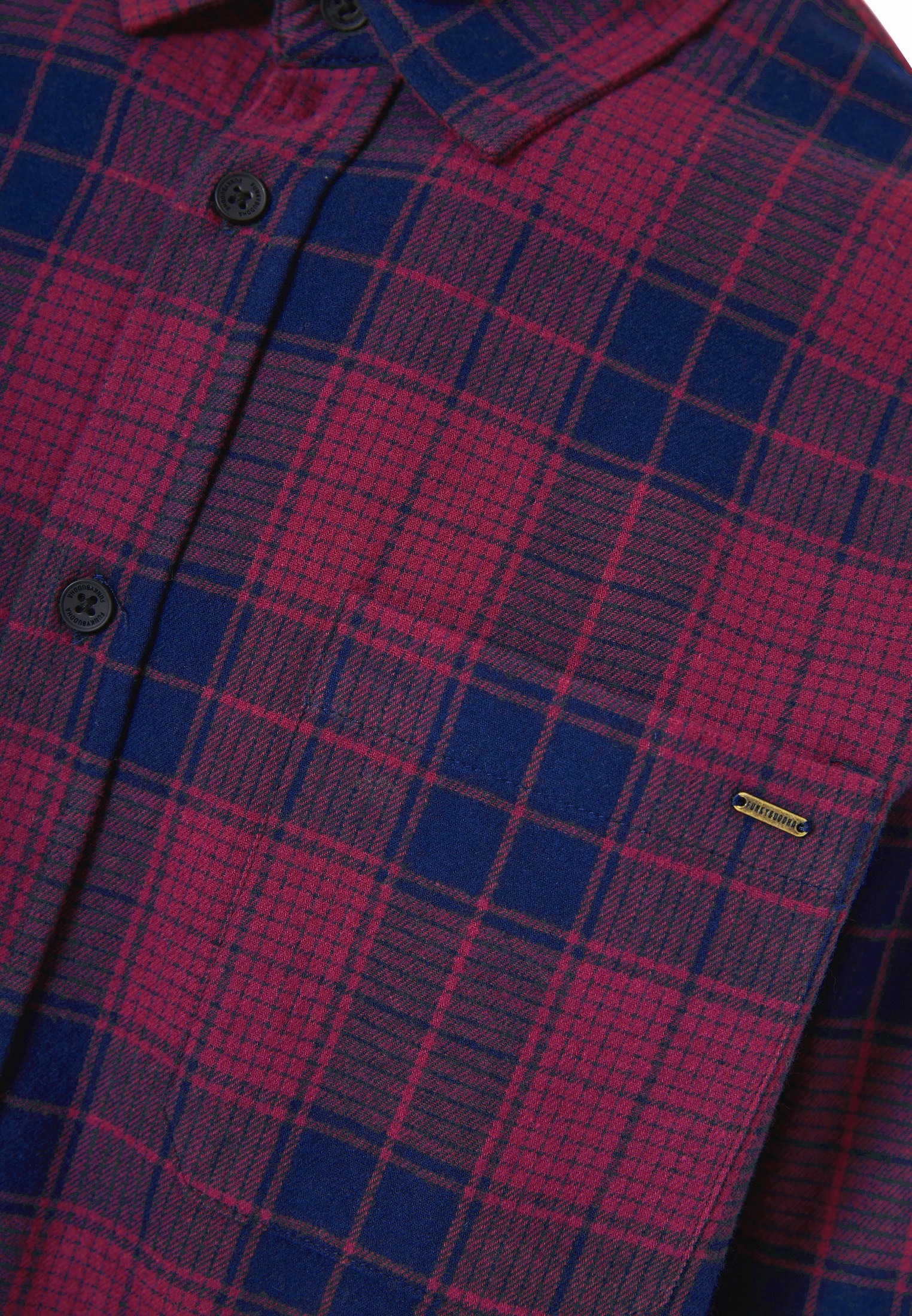 Ανδρικό καρό πουκάμισο με τσέπη στο στήθος φωτογραφία