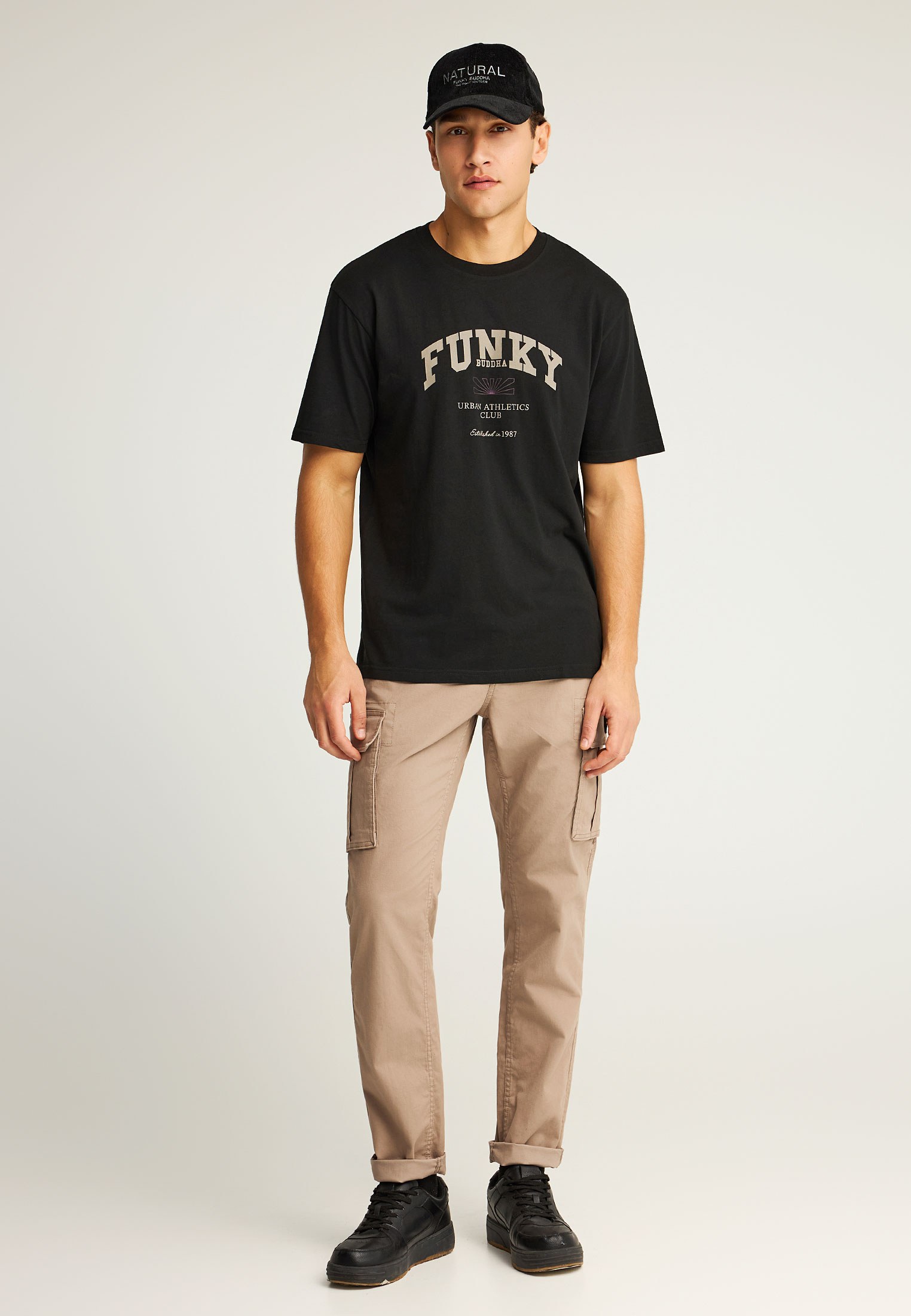 T-shirt με branded τύπωμα στο στήθος φωτογραφία