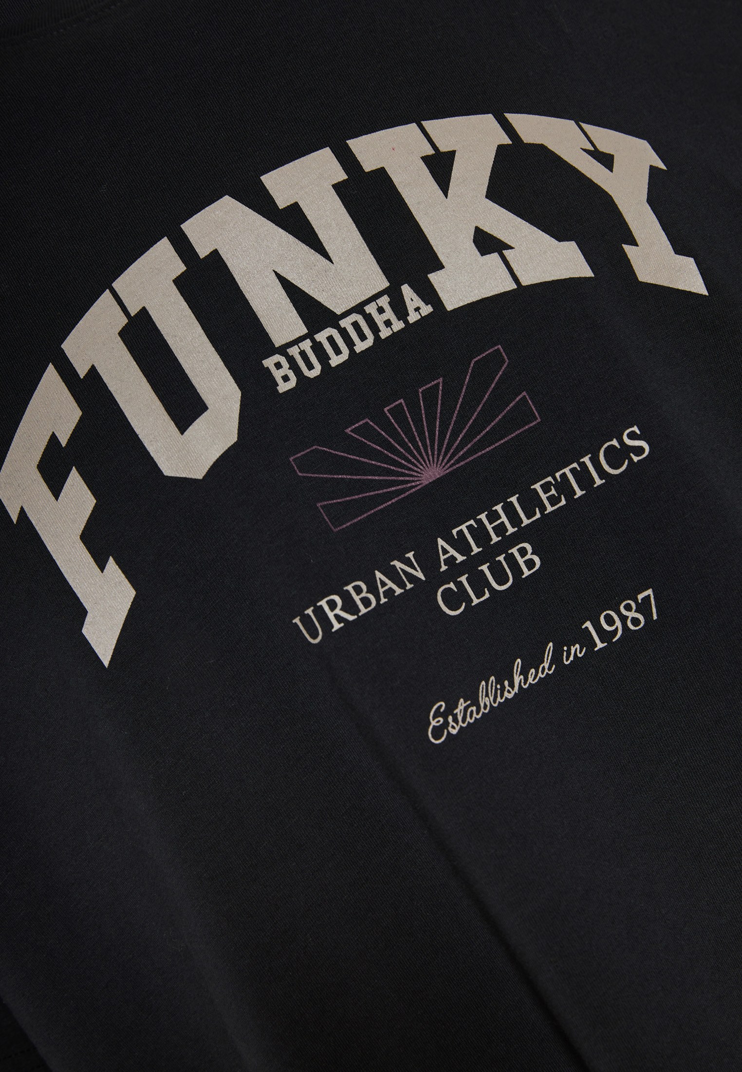 T-shirt με branded τύπωμα στο στήθος φωτογραφία