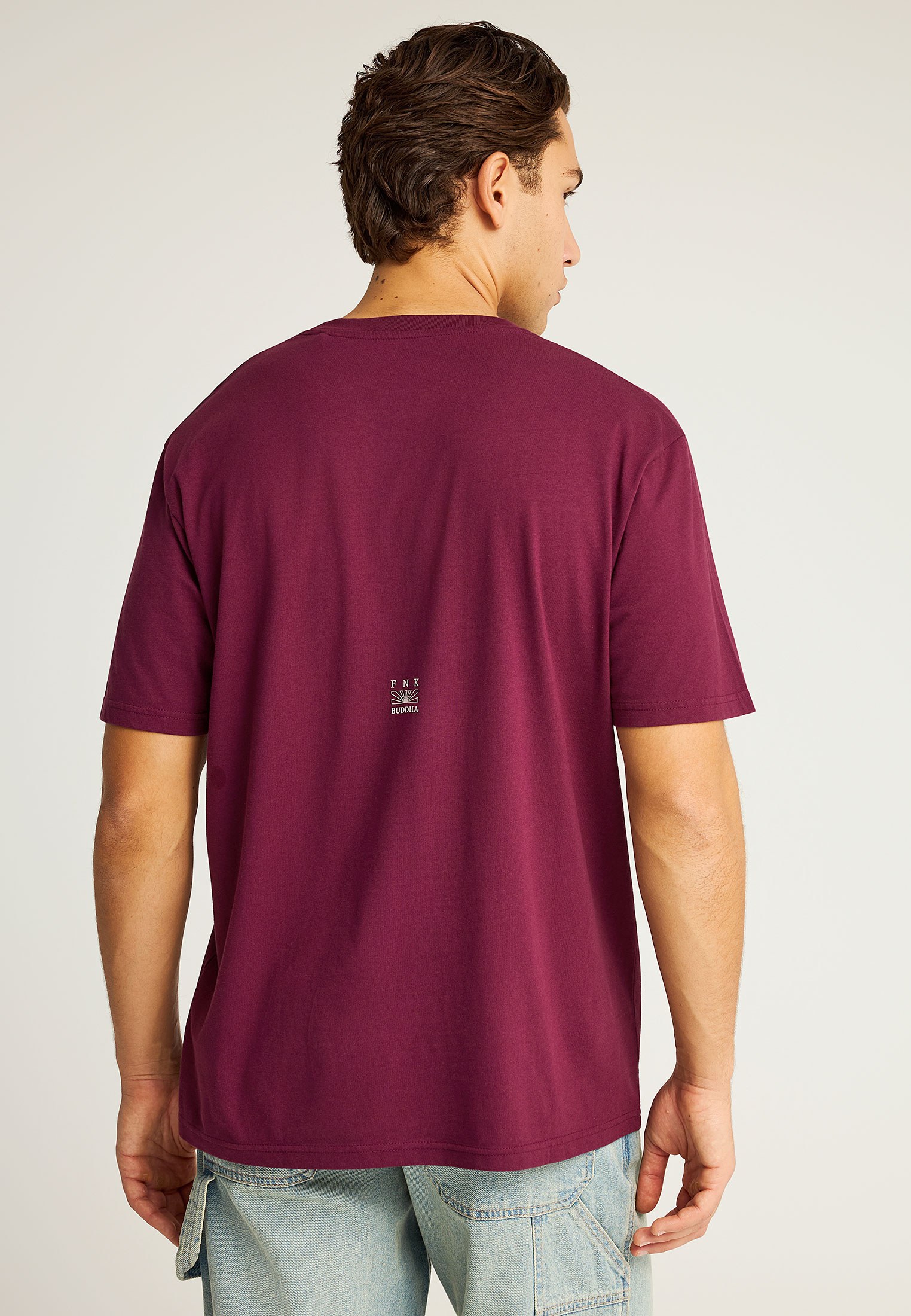 T-shirt με branded τύπωμα στο στήθος φωτογραφία