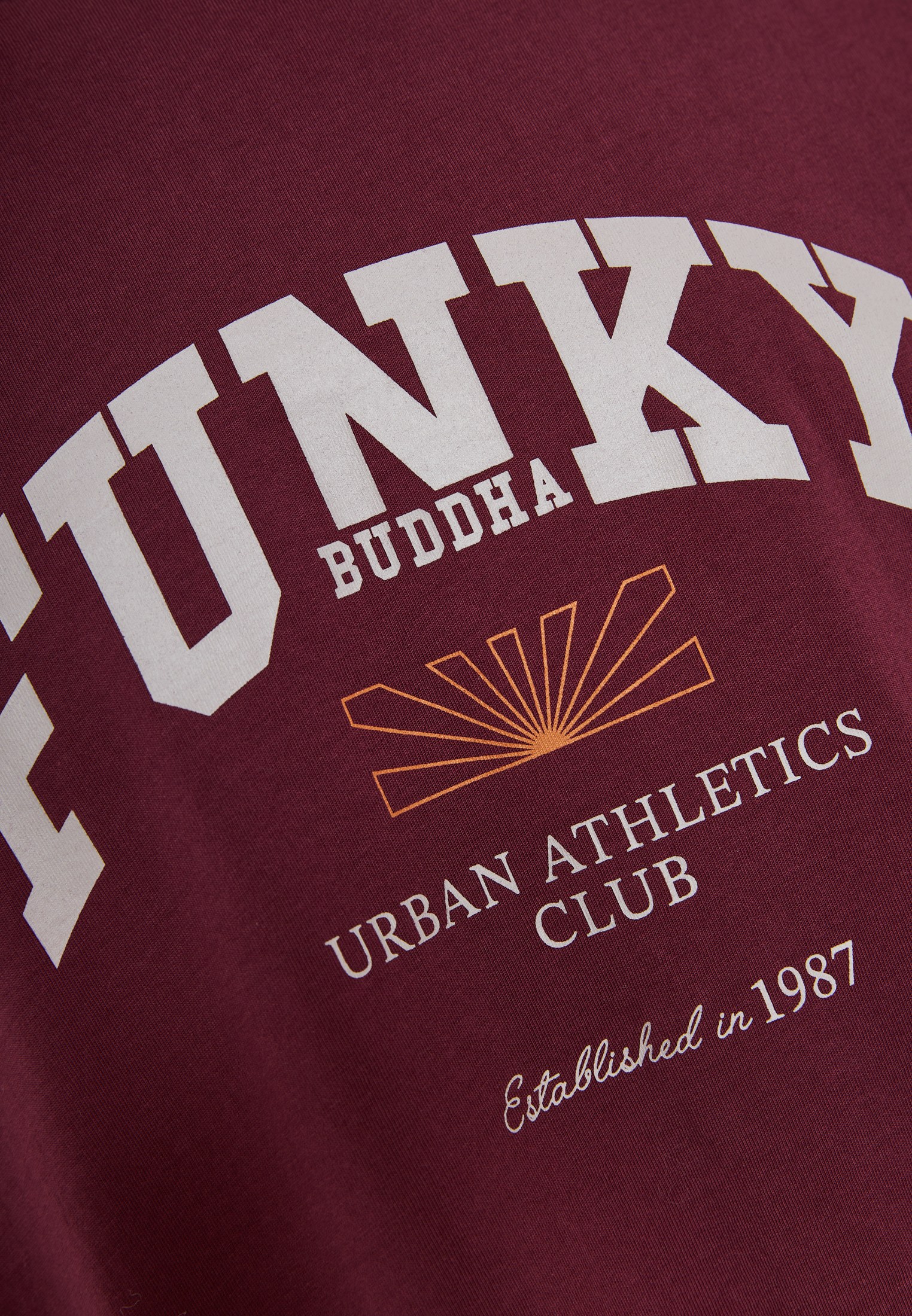 T-shirt με branded τύπωμα στο στήθος φωτογραφία