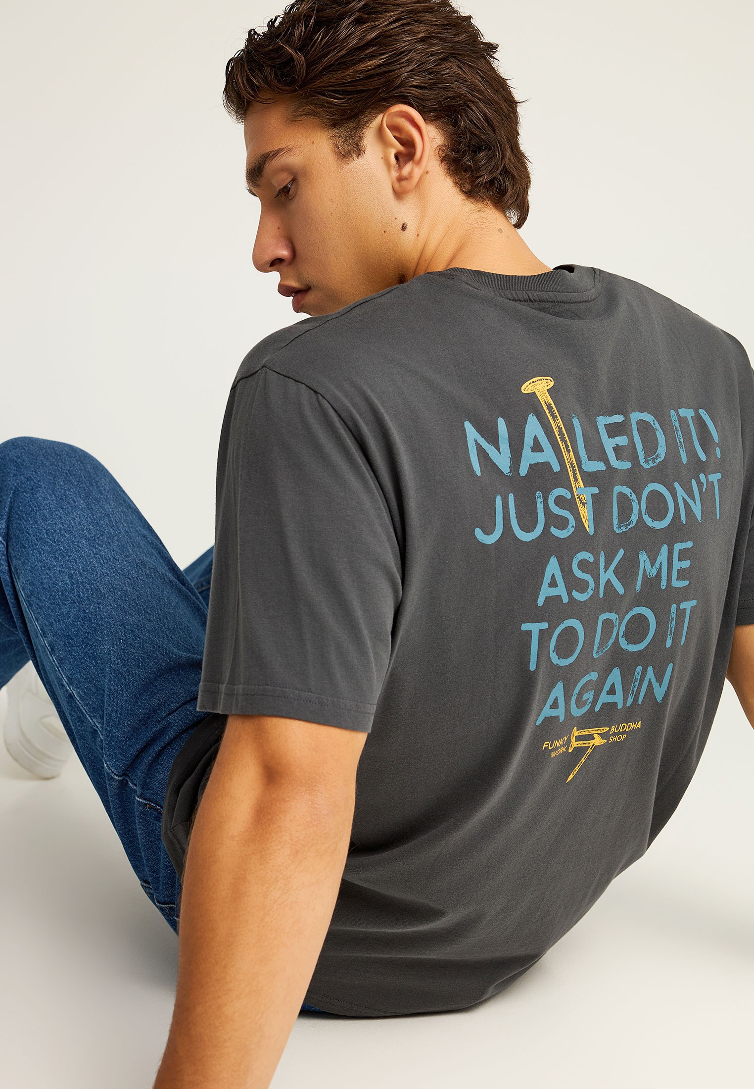 T-shirt με text τύπωμα στην πλάτη φωτογραφία