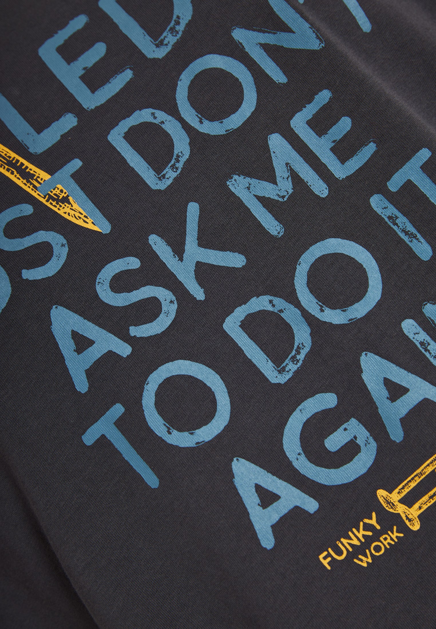 T-shirt με text τύπωμα στην πλάτη φωτογραφία