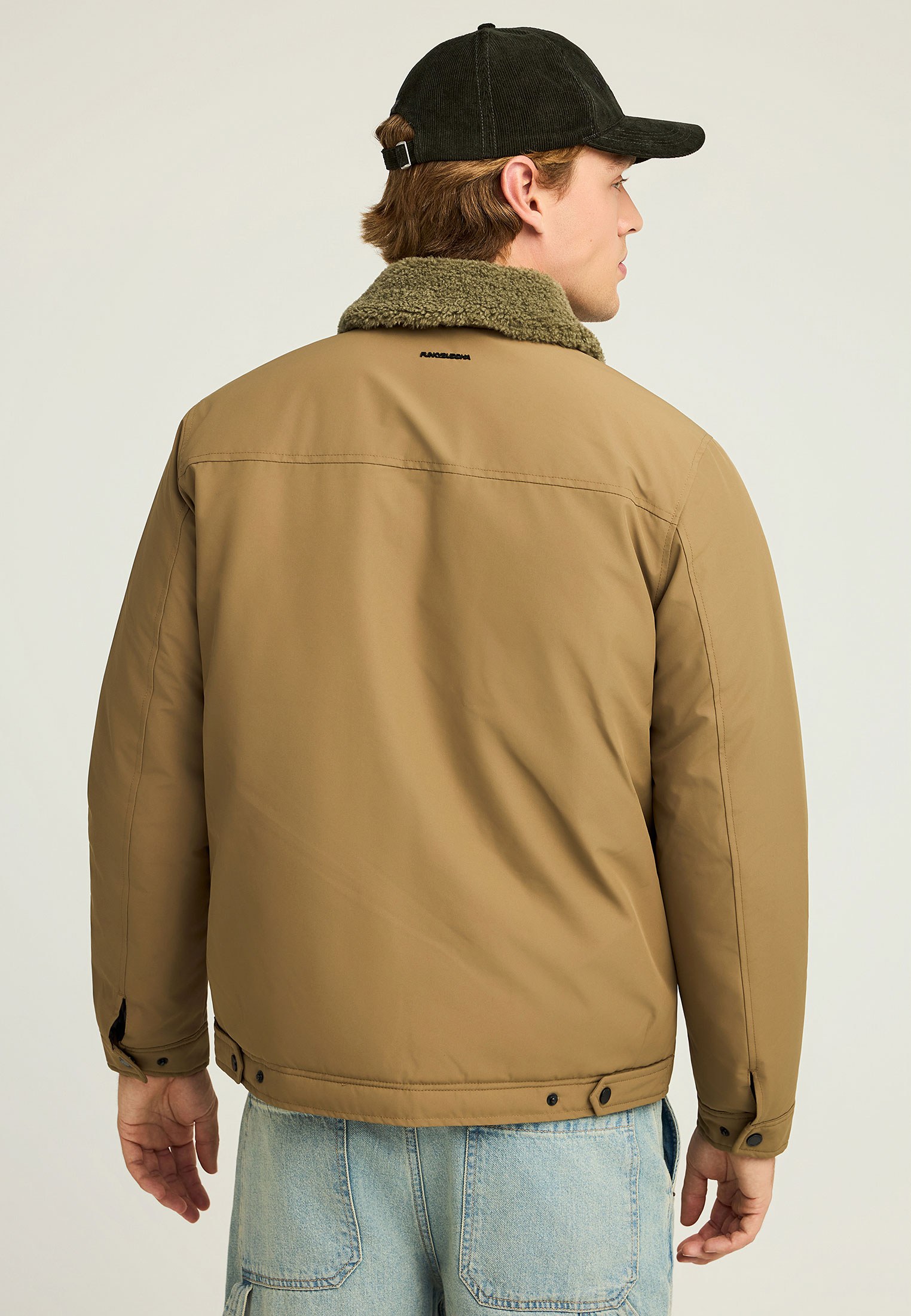 Sustainable casual μπουφάν με γιακά φωτογραφία