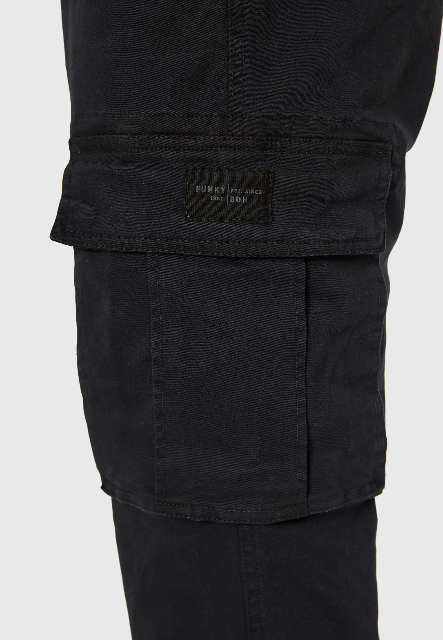 Ανδρικό regular fit cargo παντελόνι με cuffed τελείωμα φωτογραφία