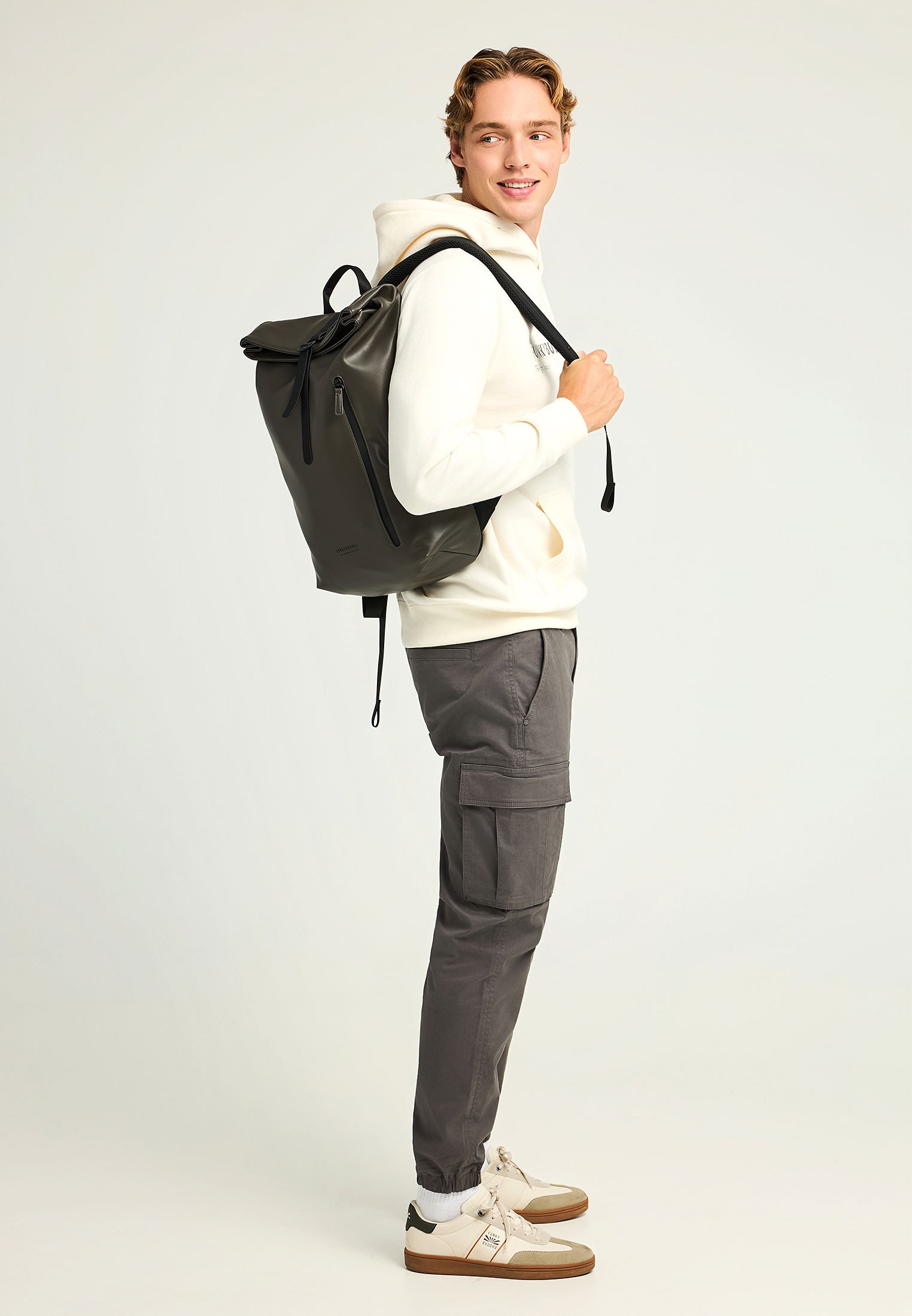 Ανδρικό regular fit cargo παντελόνι με cuffed τελείωμα φωτογραφία