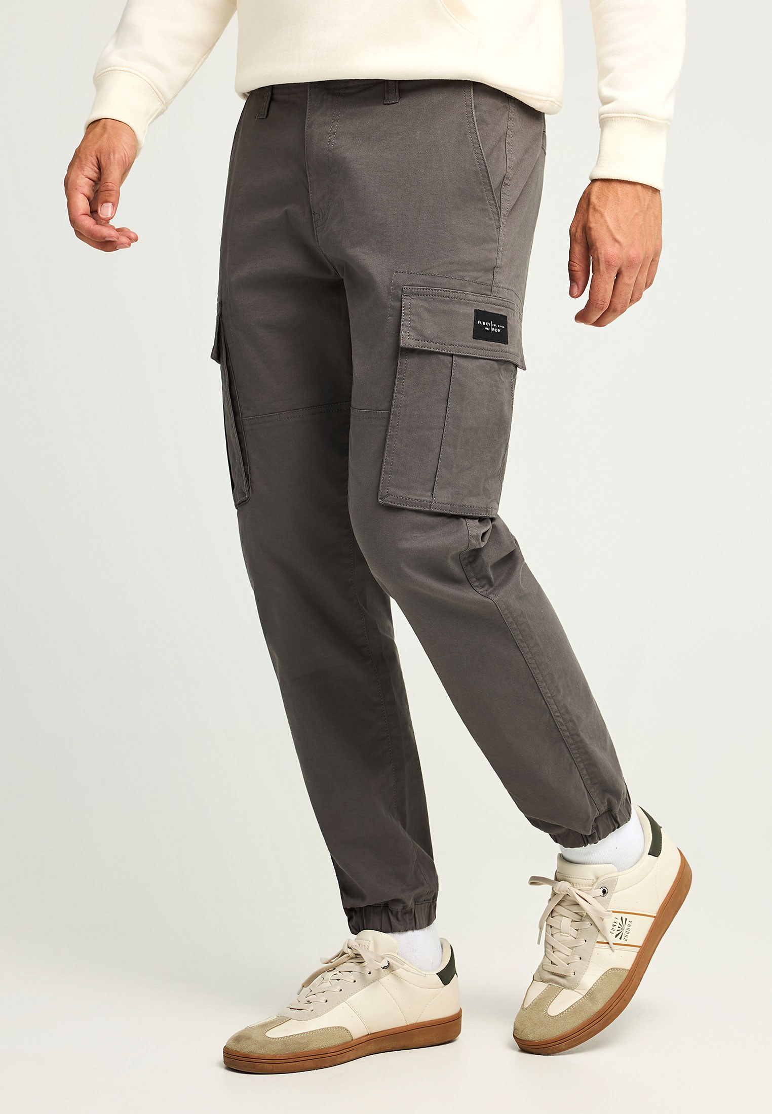Ανδρικό regular fit cargo παντελόνι με cuffed τελείωμα φωτογραφία