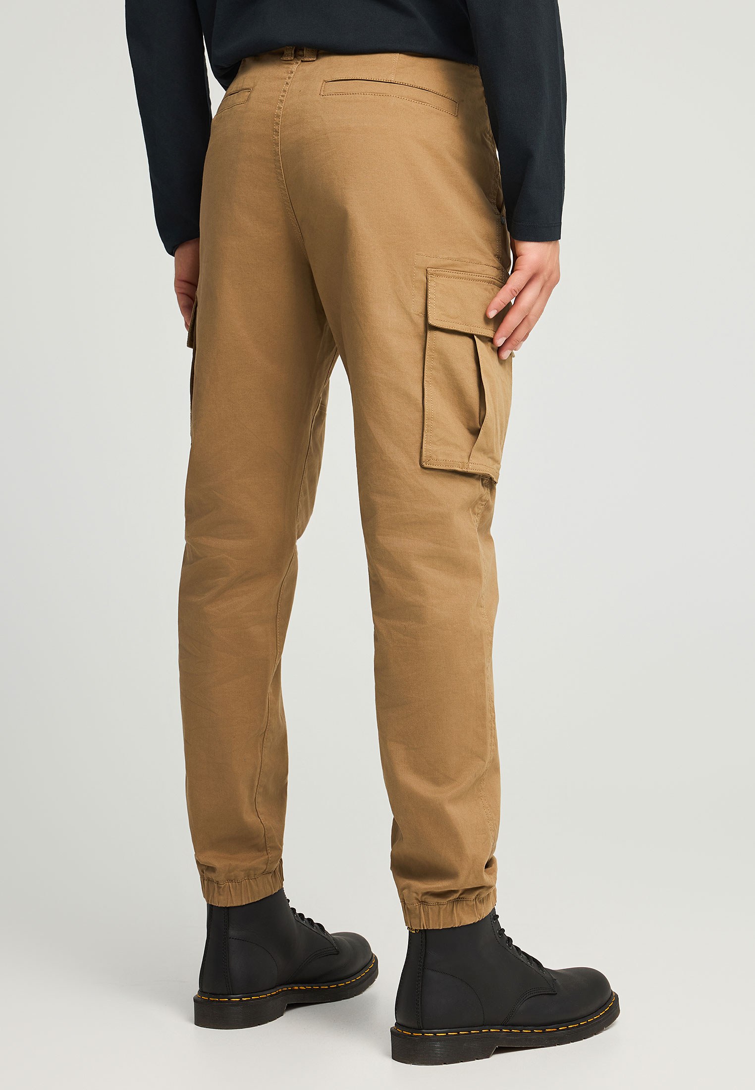 Ανδρικό regular fit cargo παντελόνι με cuffed τελείωμα φωτογραφία