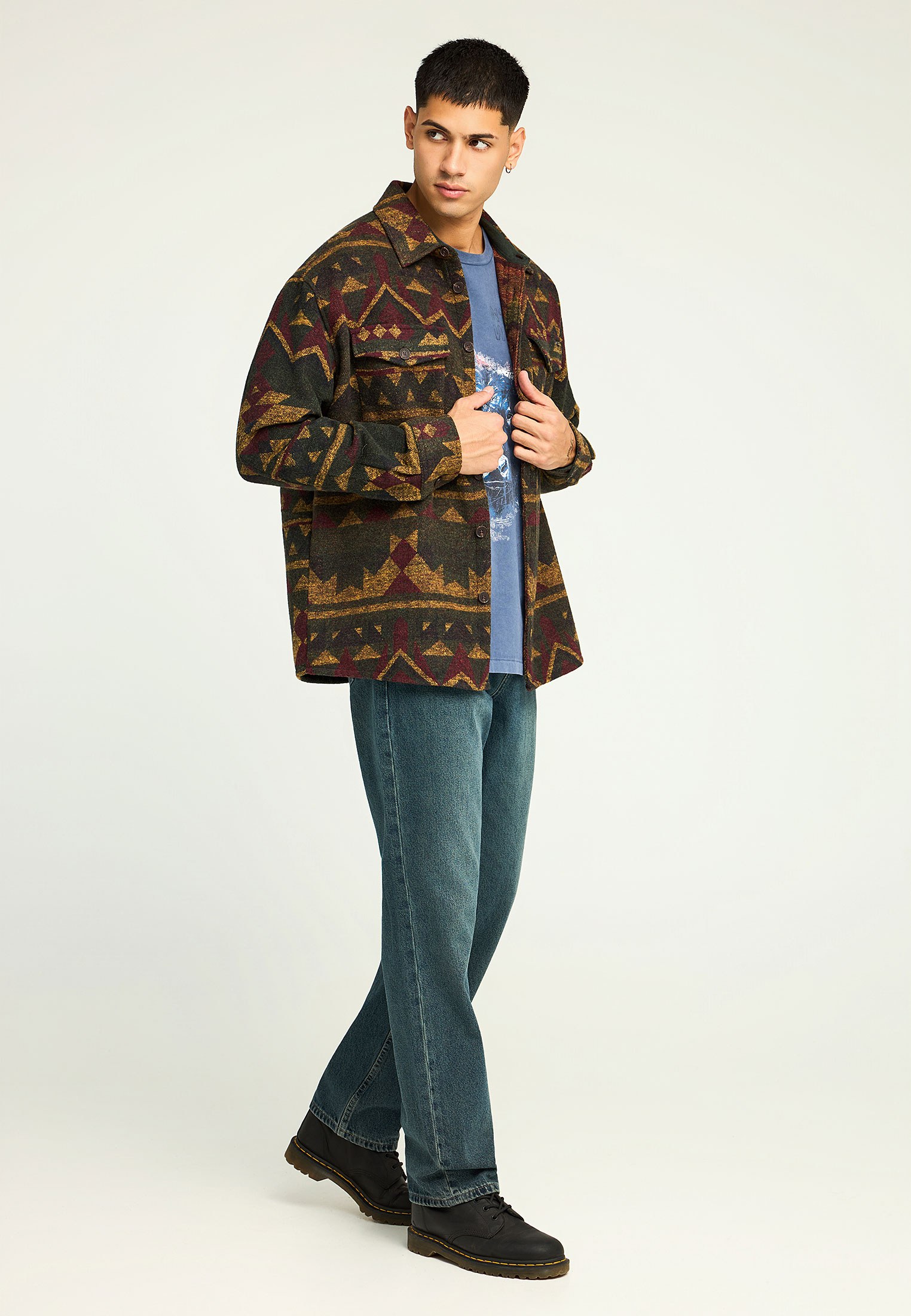 Ανδρικό casual overshirt με ethnic σχέδιο φωτογραφία
