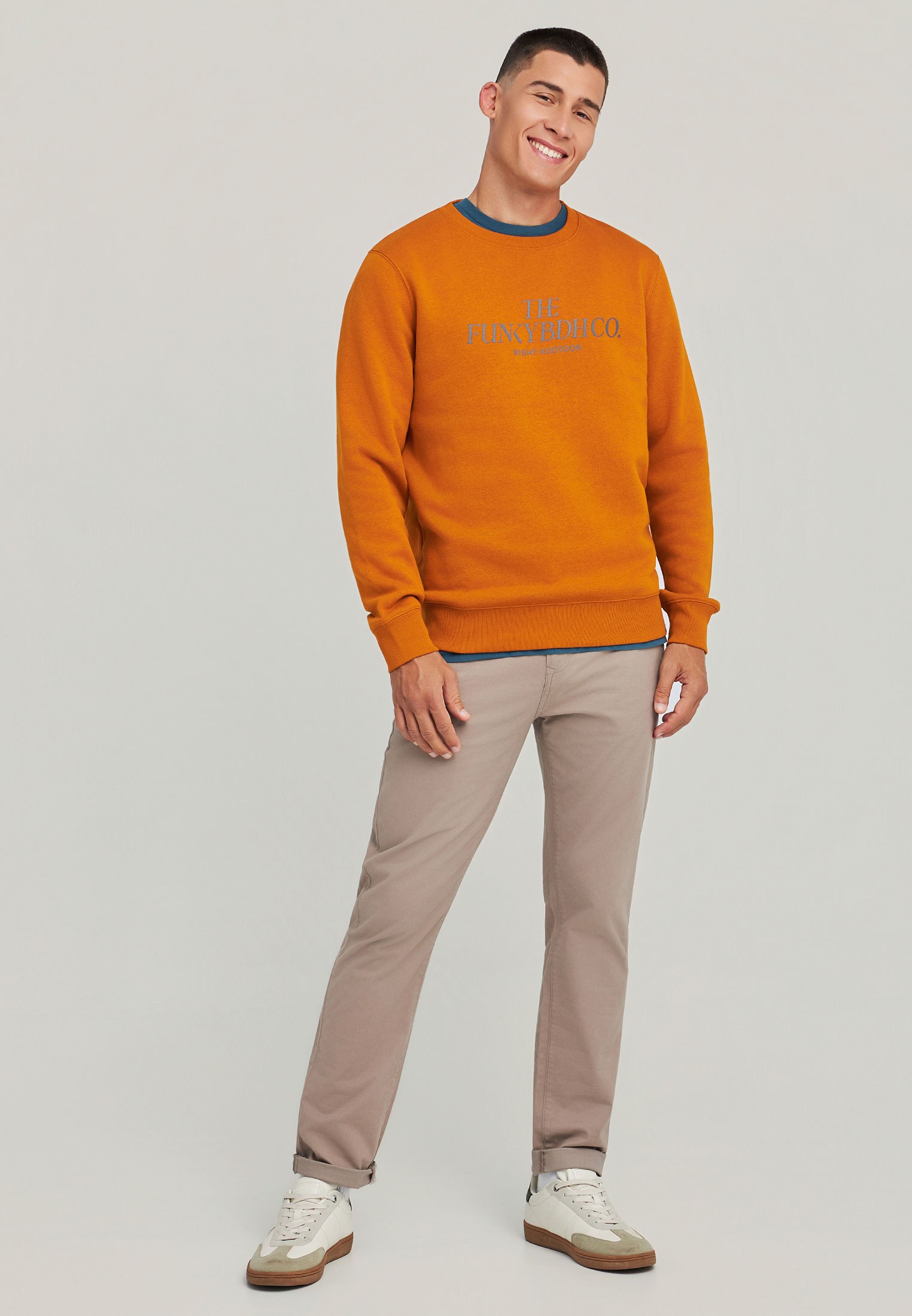 Ανδρικό φούτερ με τυπωμένο logo - The essentials φωτογραφία