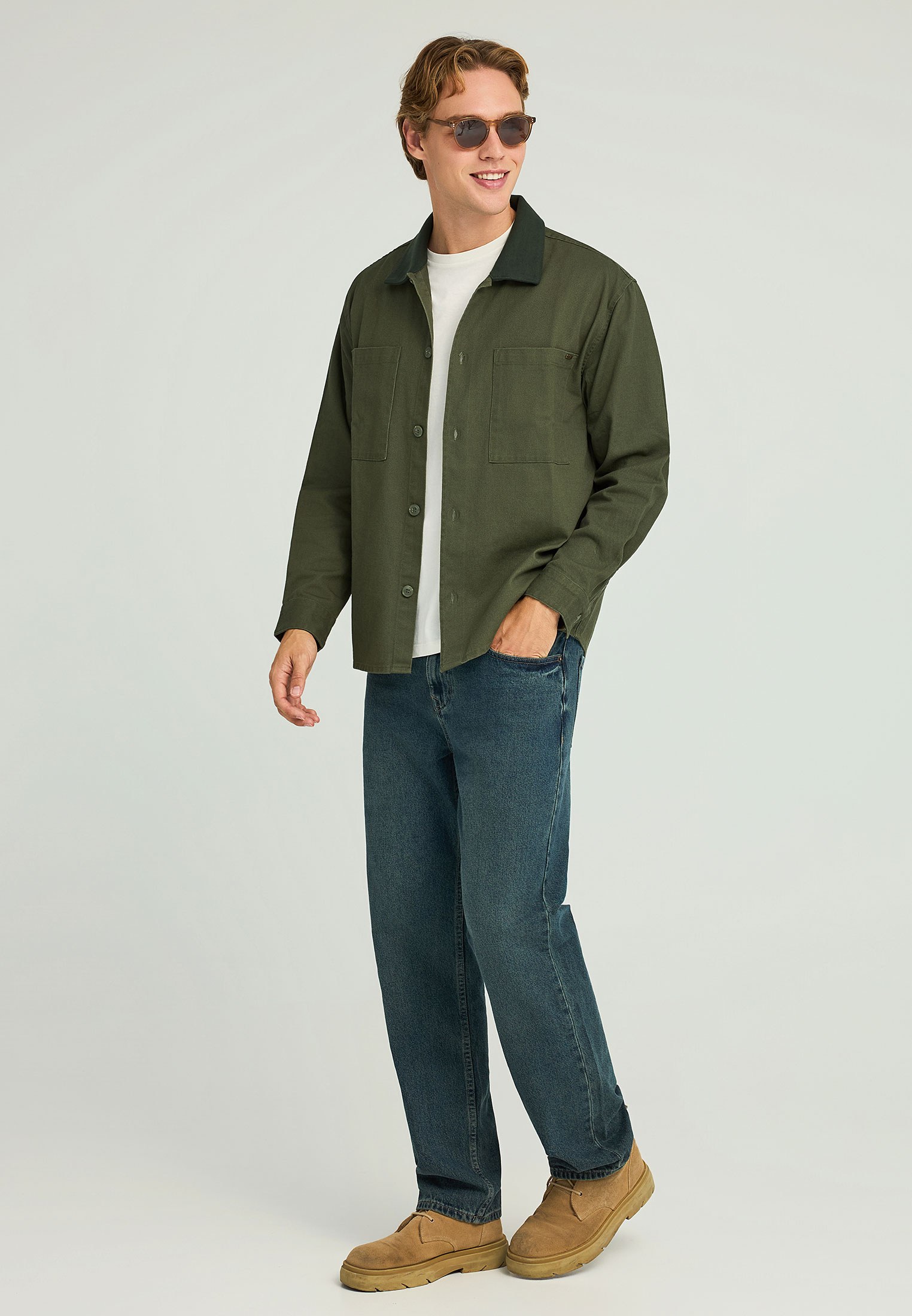 Overshirt casual ανδρικό πουκάμισο με τσέπες στο στήθος φωτογραφία
