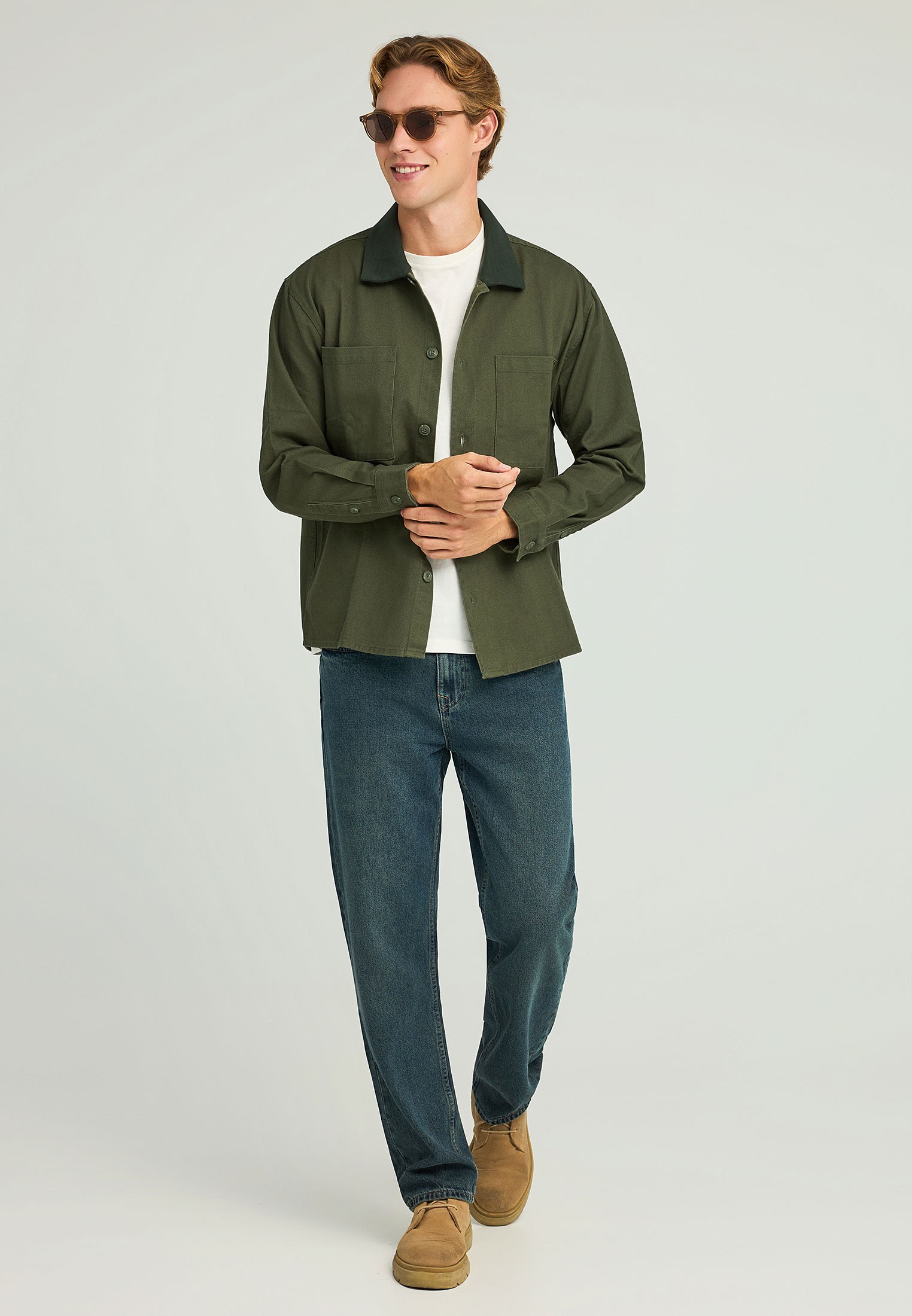 Overshirt casual ανδρικό πουκάμισο με τσέπες στο στήθος φωτογραφία