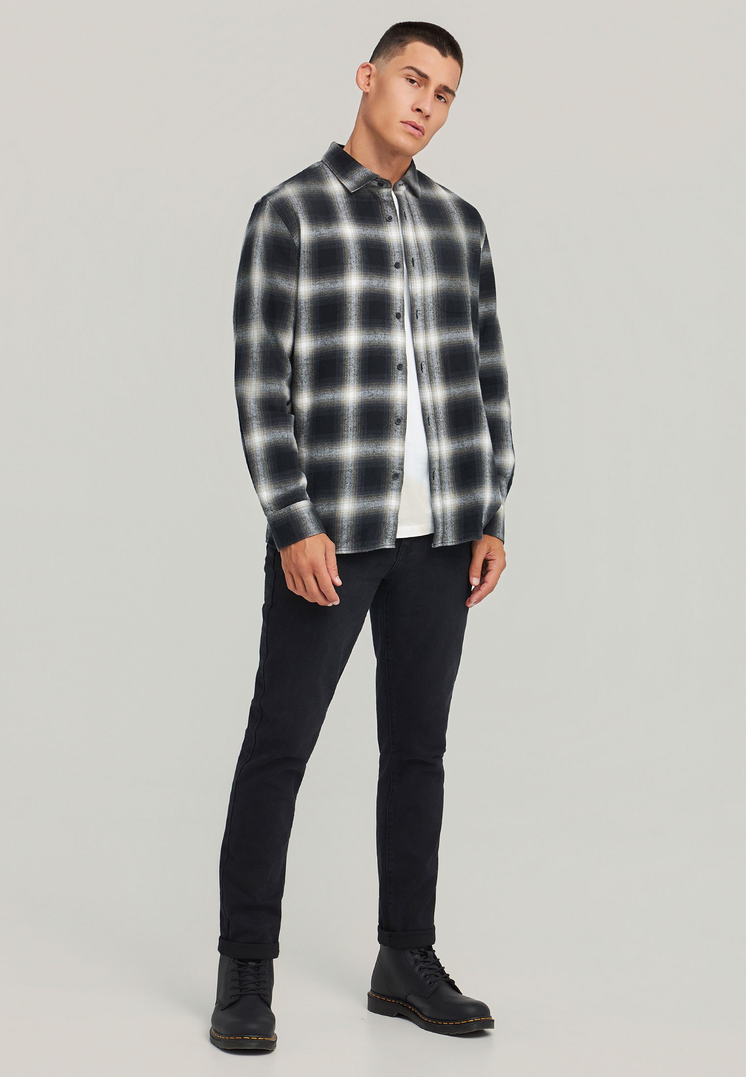 Loose tapered fit τζιν παντελόνι φωτογραφία